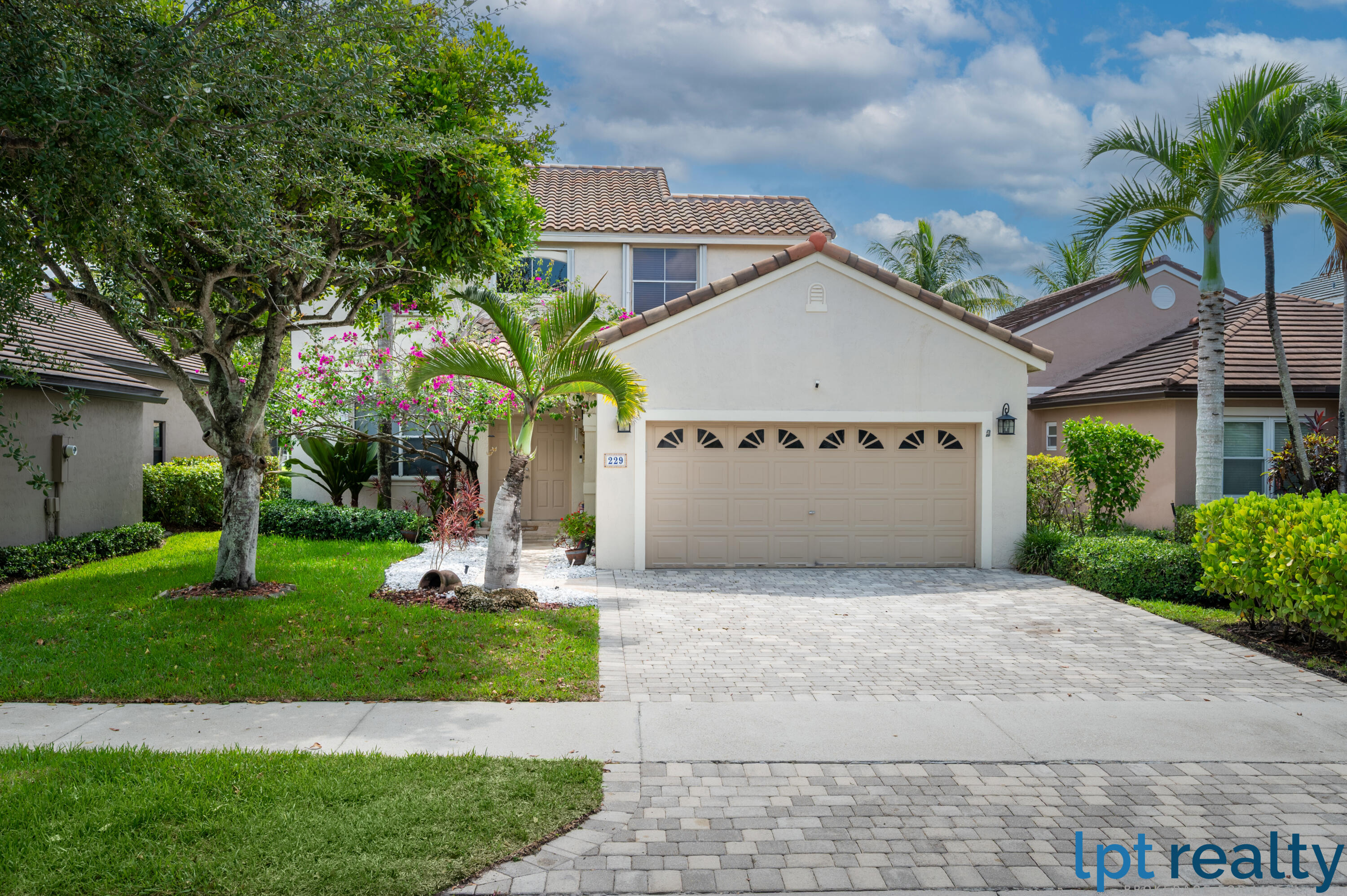 THE LAKES - Residential