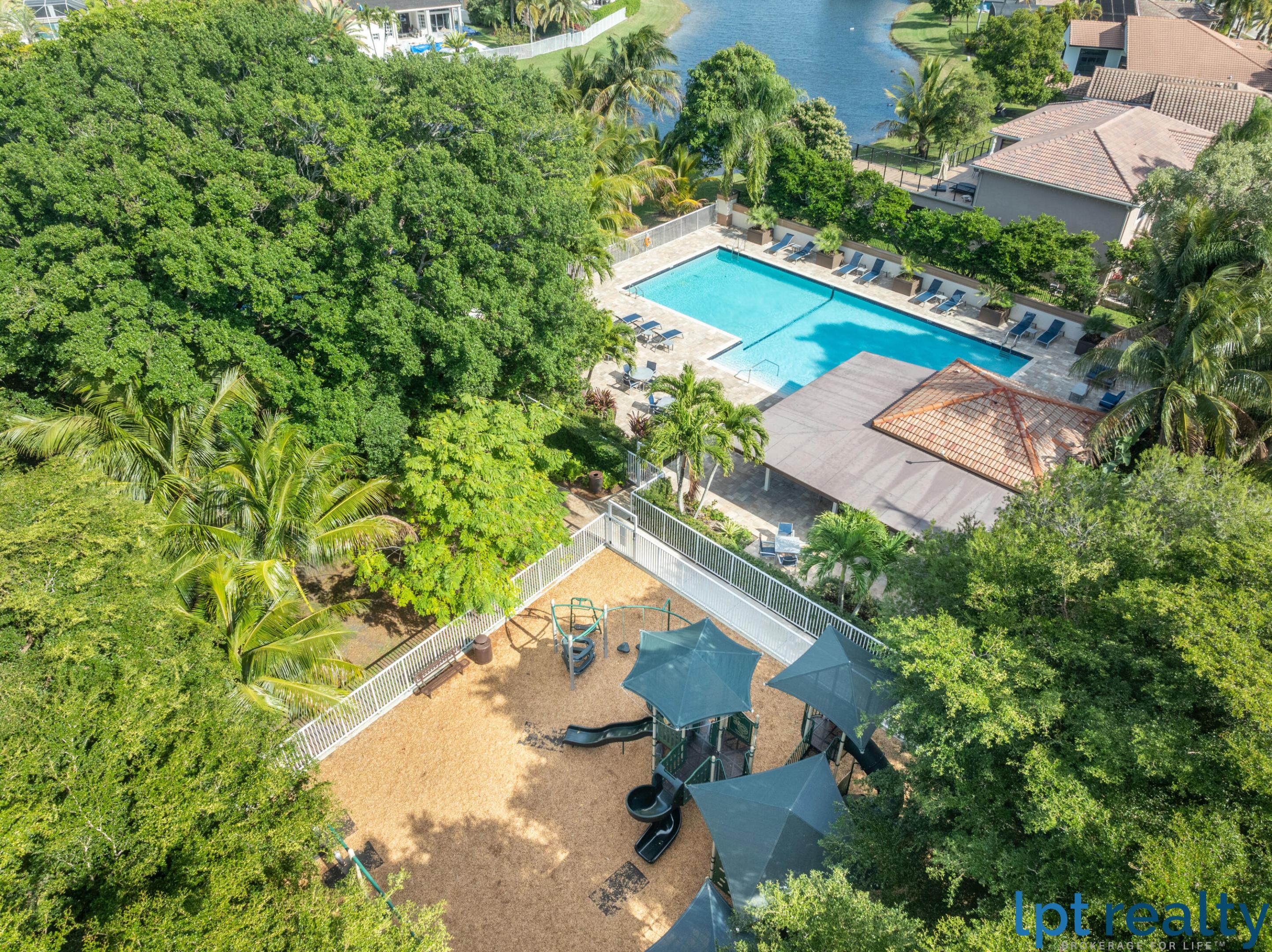 THE LAKES - Residential