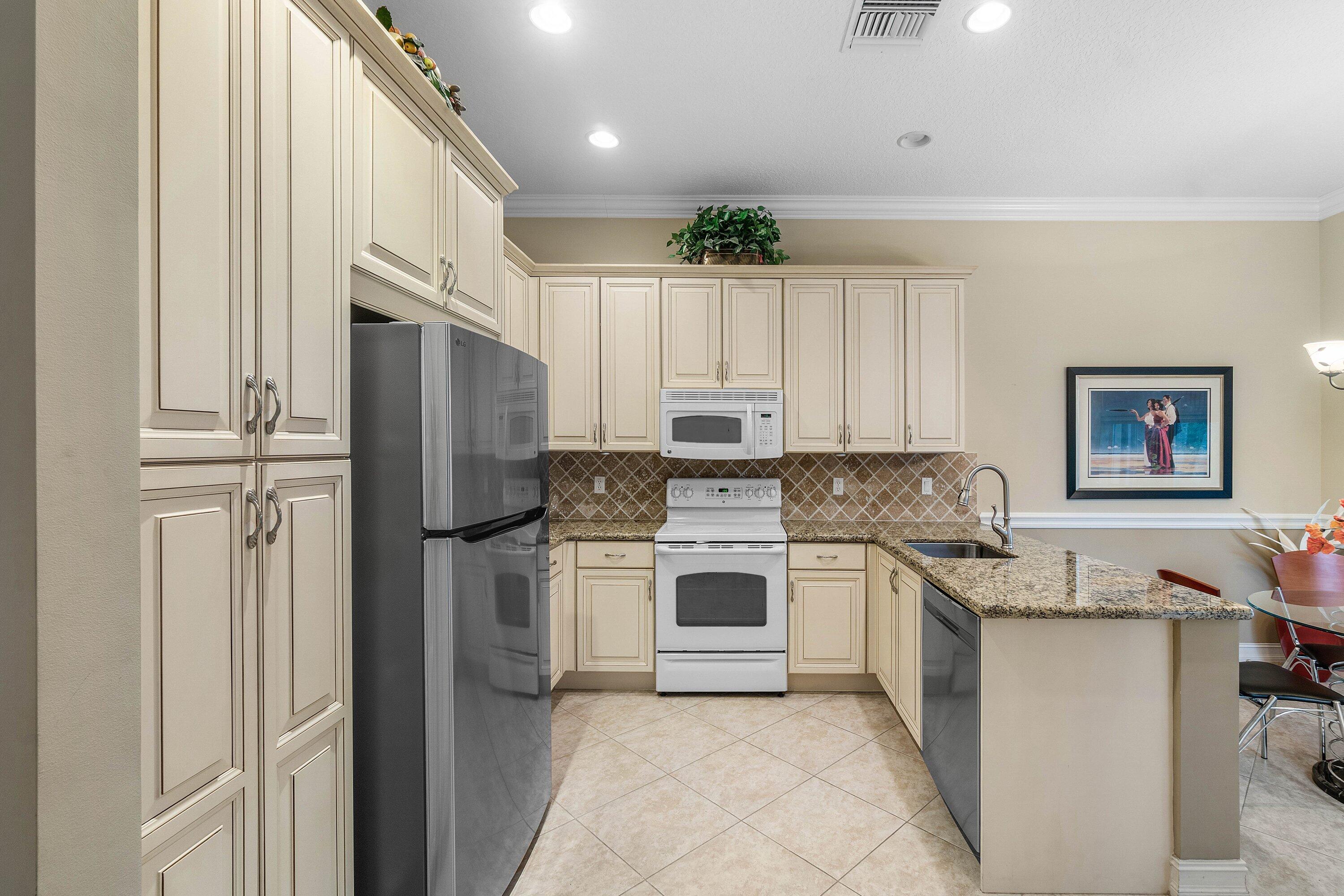 VALENCIA POINTE 1 - Residential