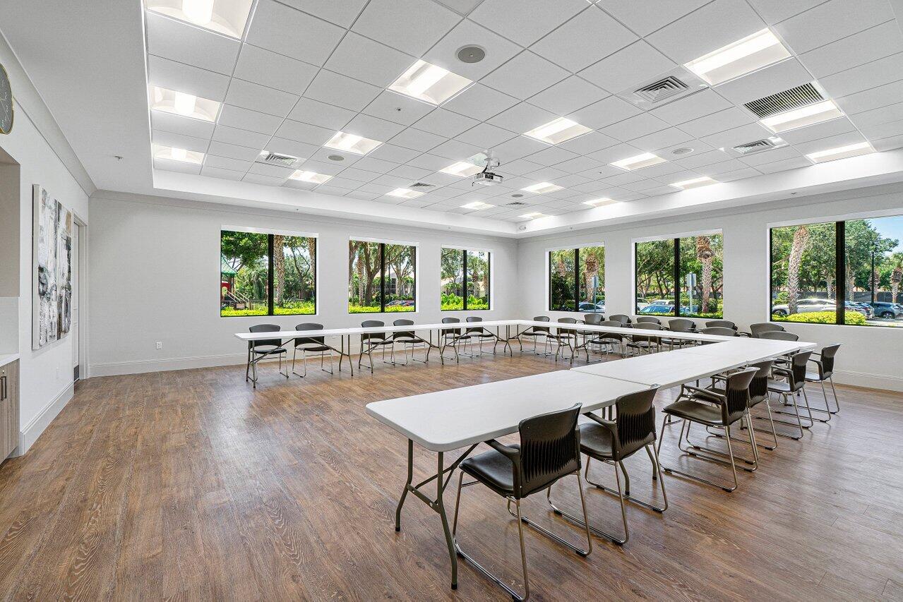 VALENCIA POINTE 1 - Residential