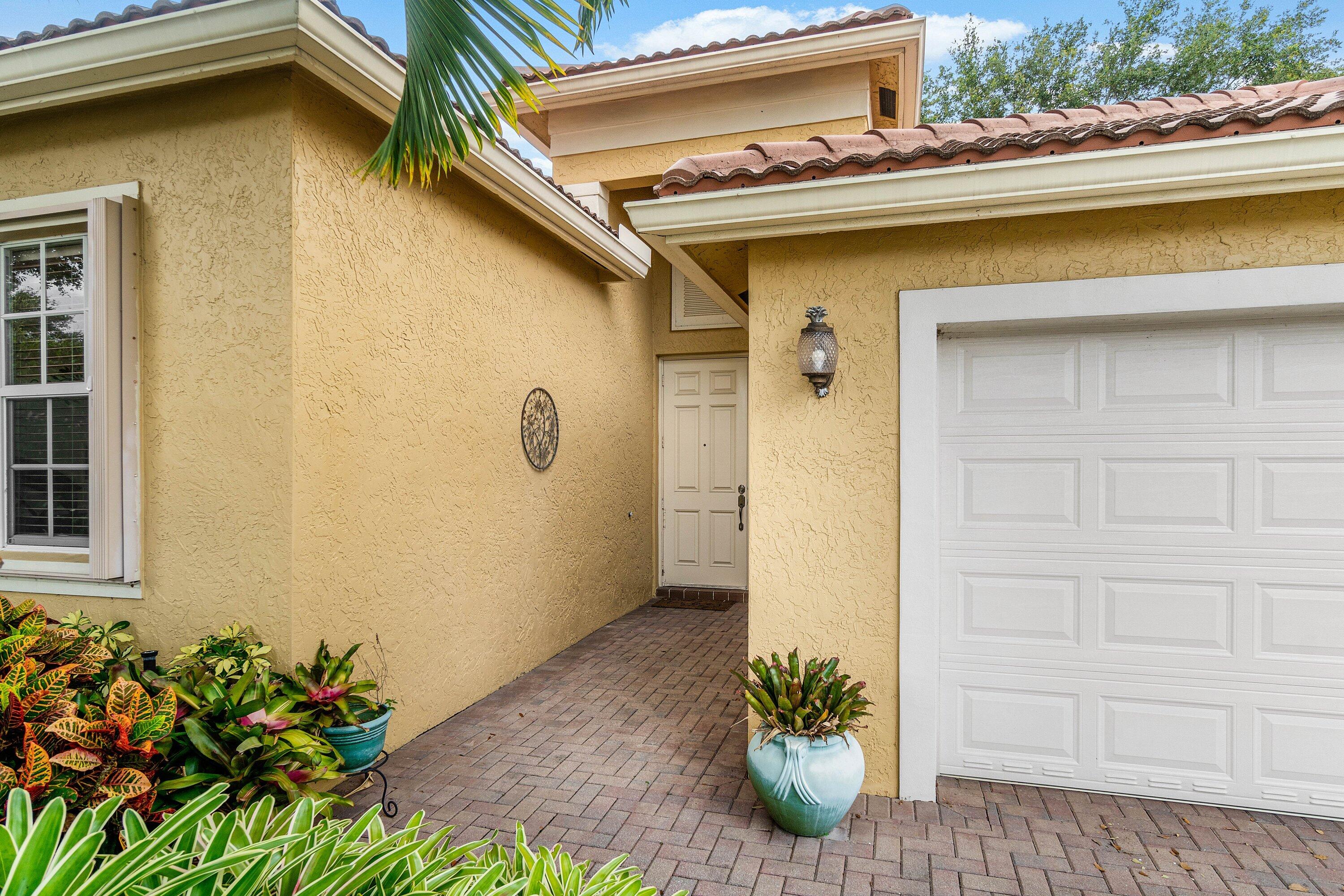VALENCIA POINTE 1 - Residential