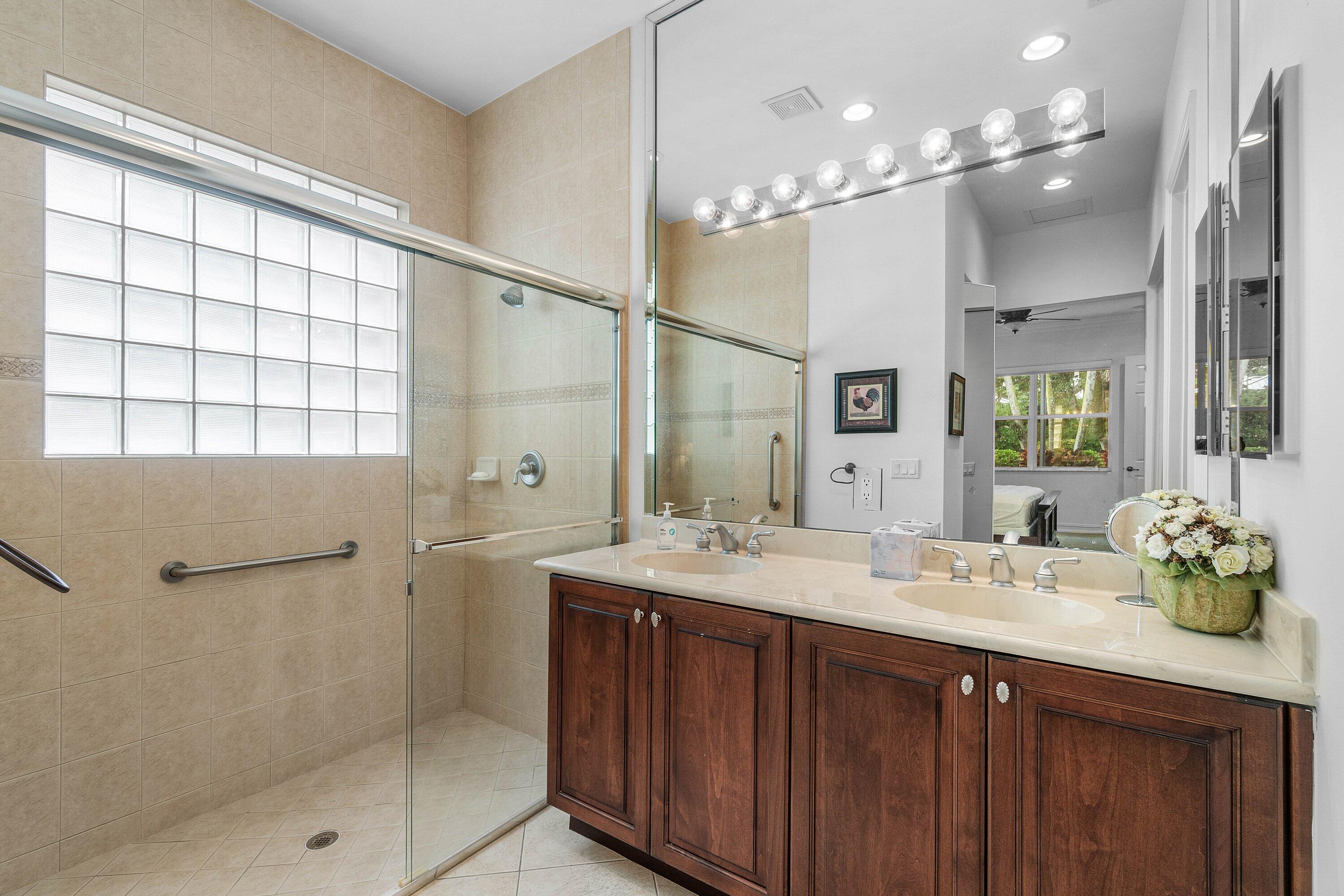 VALENCIA POINTE 1 - Residential