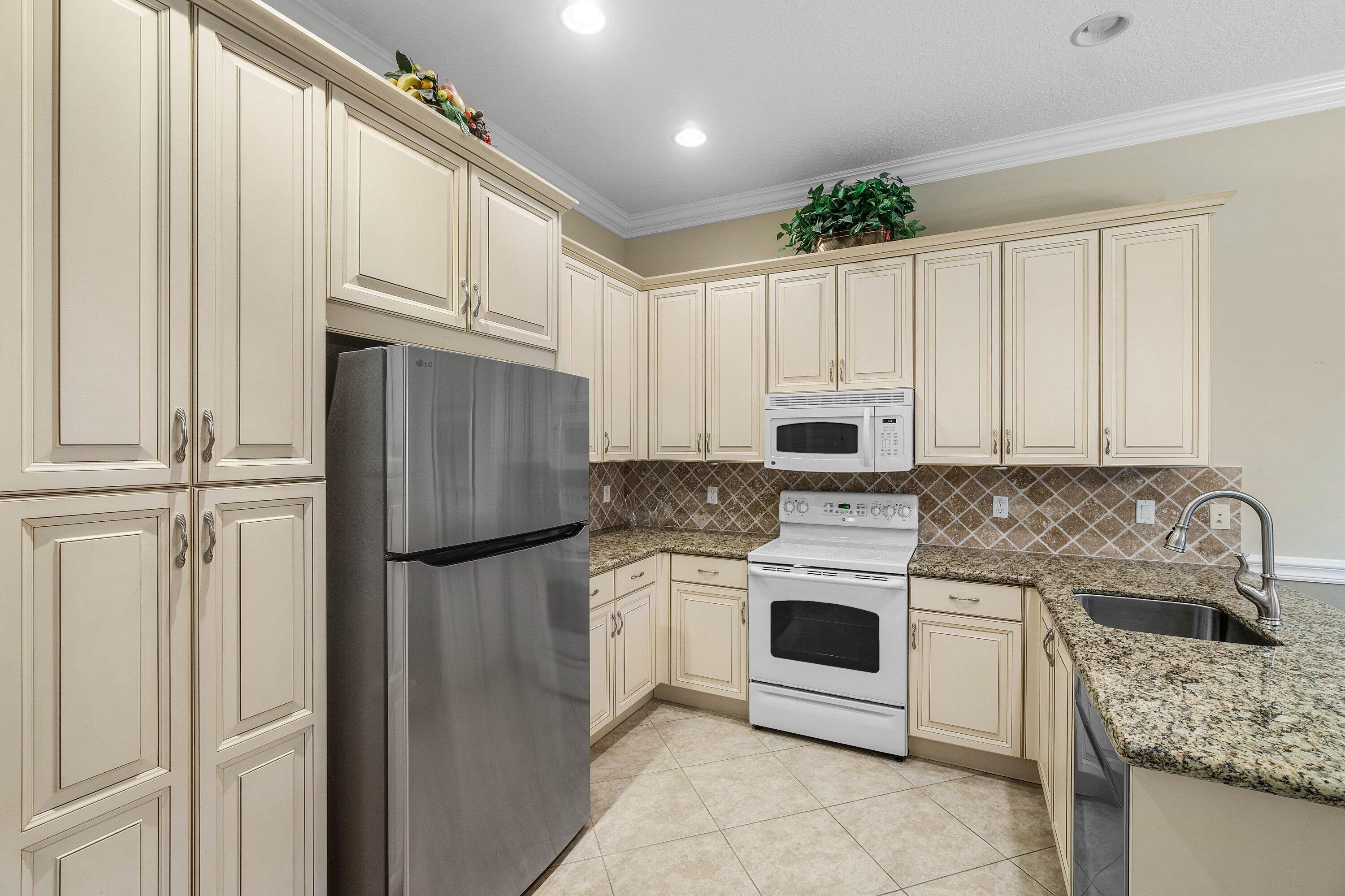 VALENCIA POINTE 1 - Residential