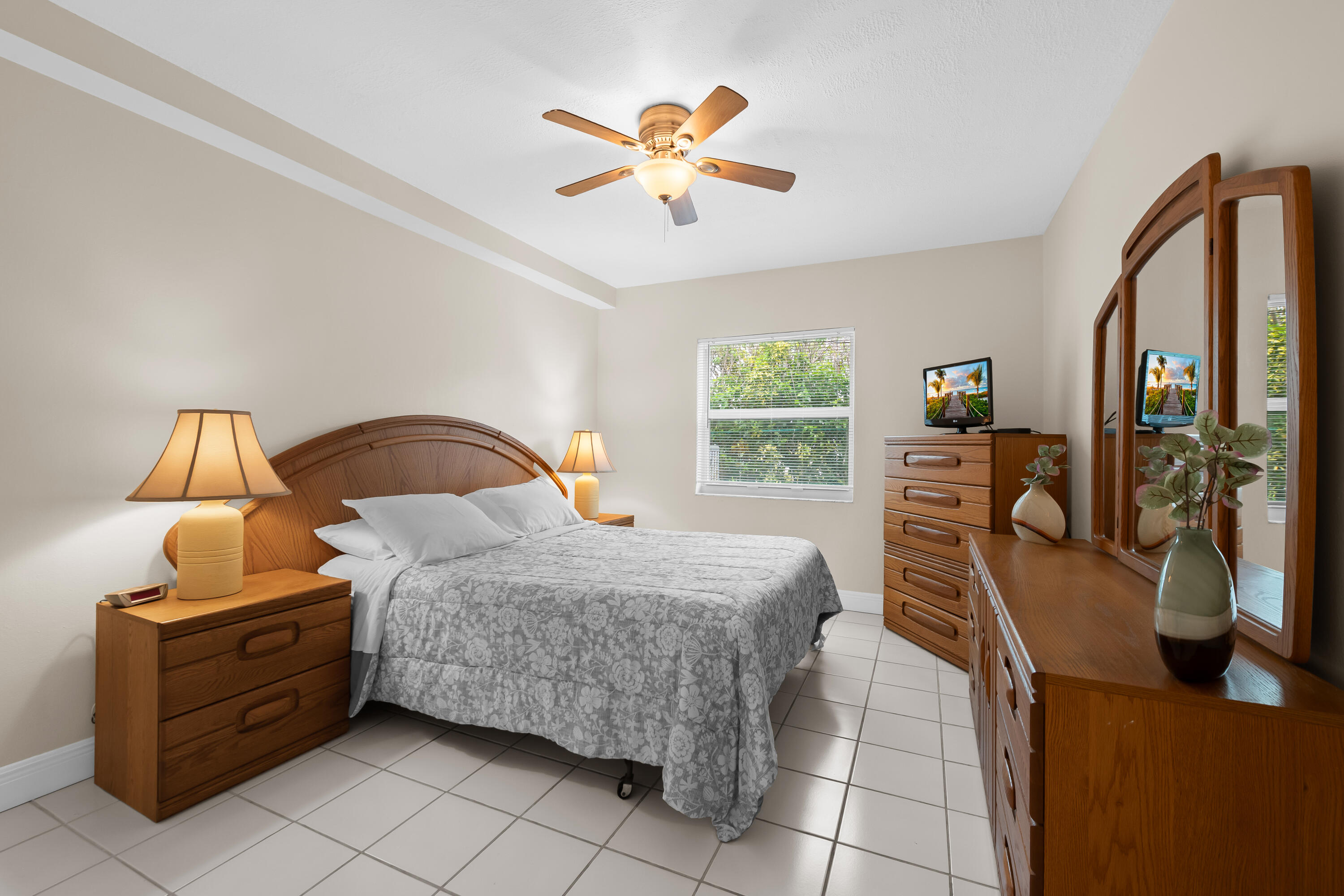 HOLIDAY ISLE YACHT CLUB CONDO - Residential Lease