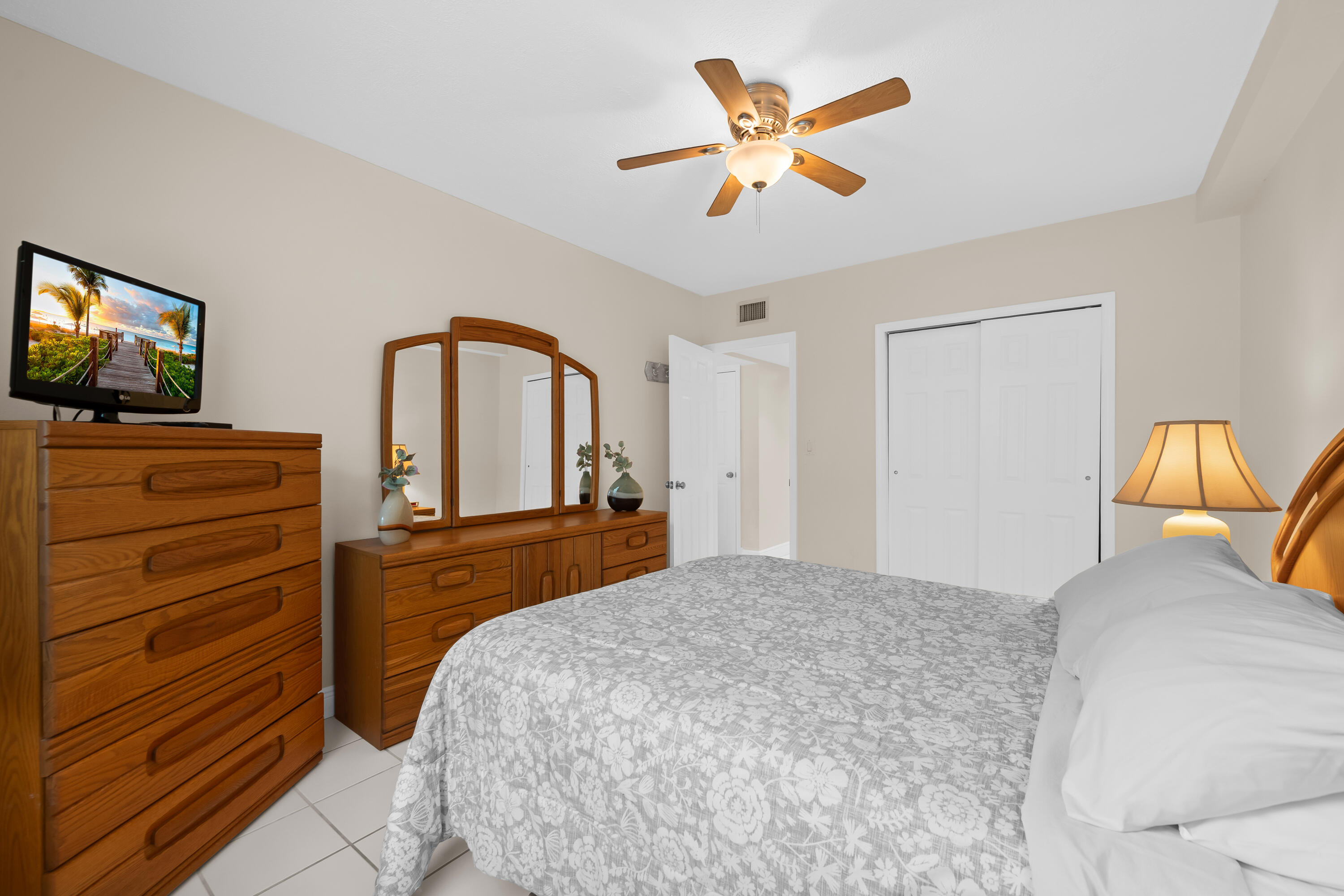 HOLIDAY ISLE YACHT CLUB CONDO - Residential Lease