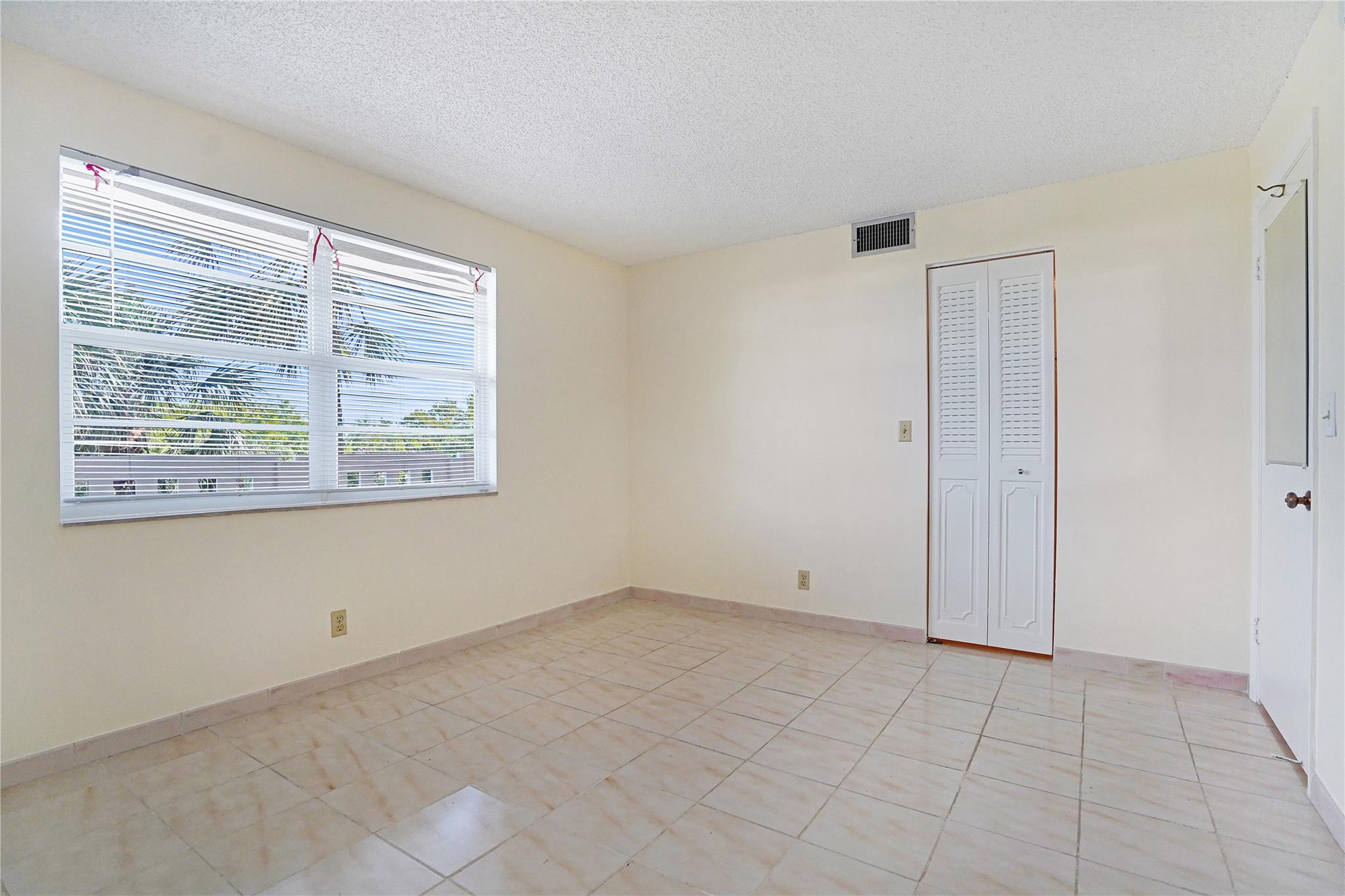 MEADOWBROOK LAKES - Residential