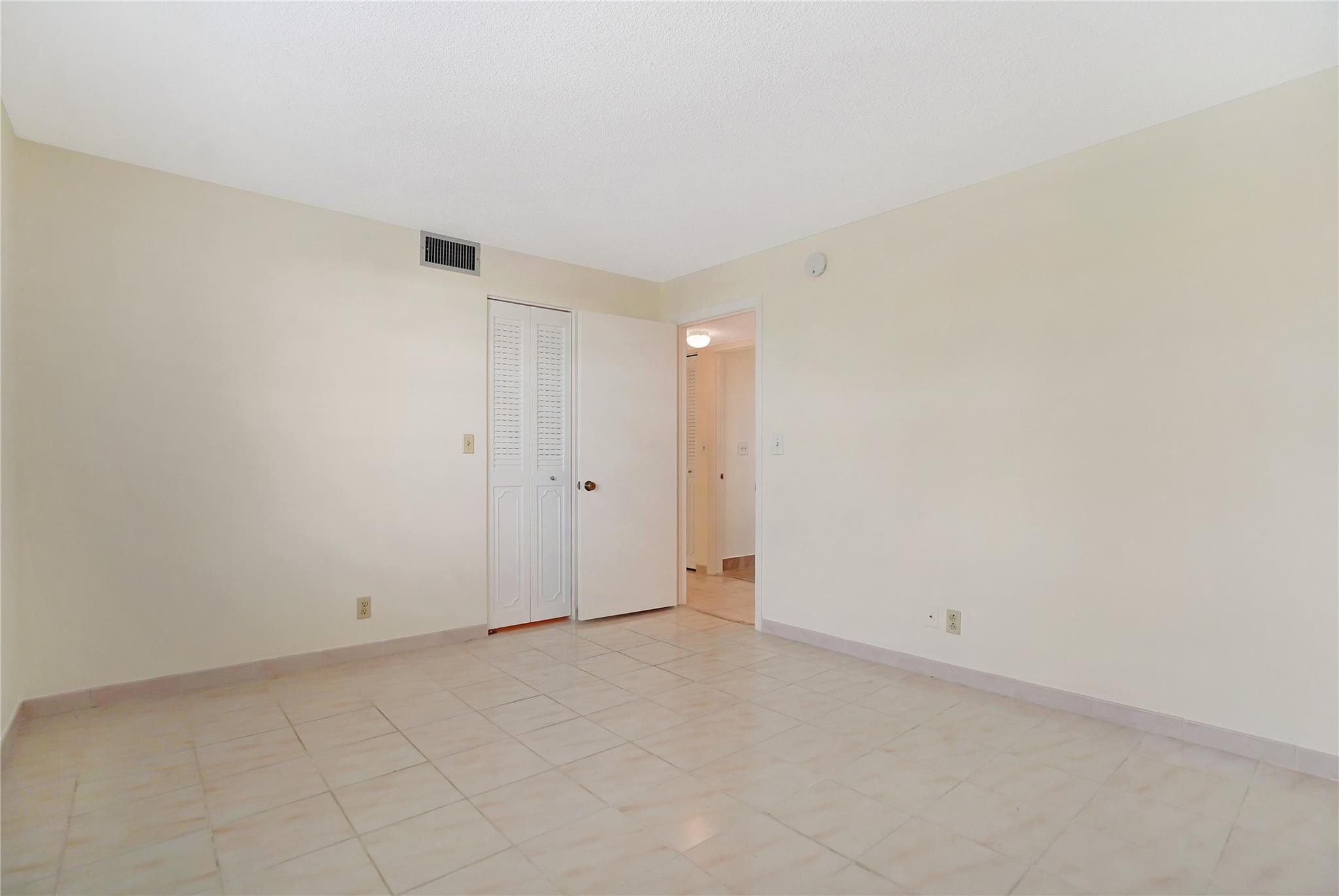 MEADOWBROOK LAKES - Residential