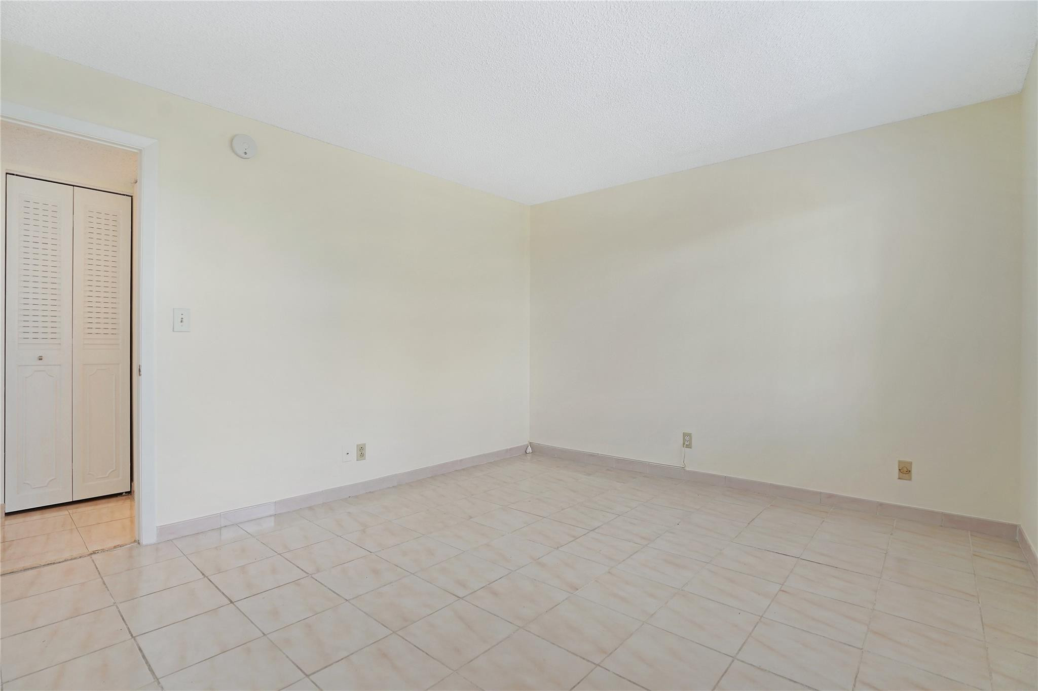 MEADOWBROOK LAKES - Residential
