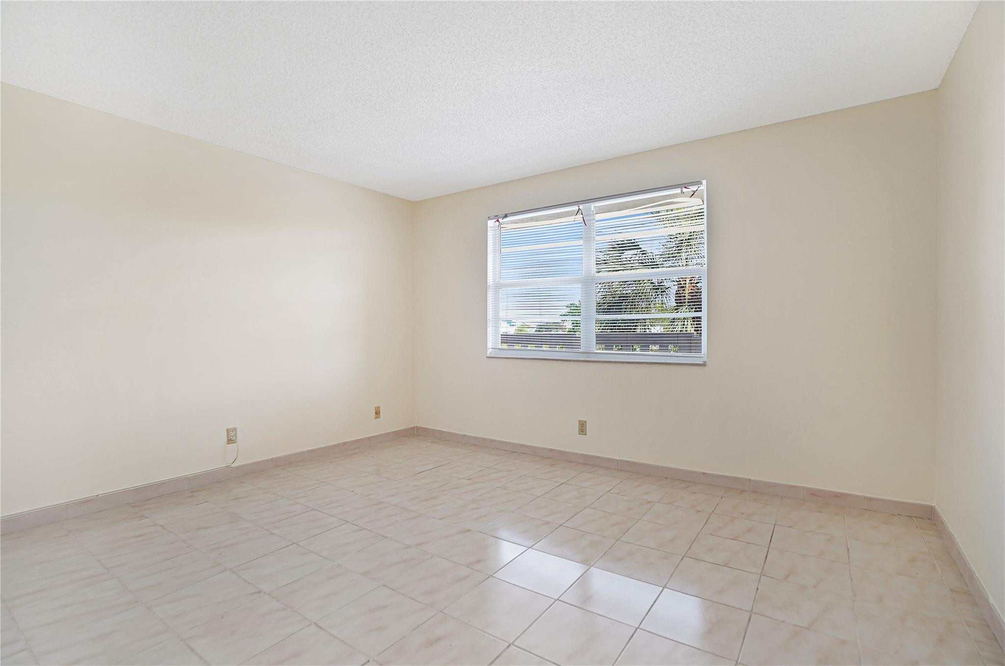 MEADOWBROOK LAKES - Residential