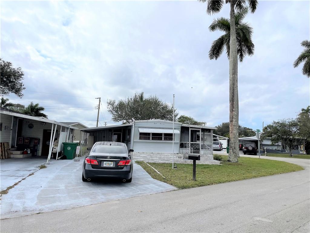Beautiful 2/1 with wood laminate floors - carport - -shed - -two screened in porches.split bedroom plan - -two separate driveways to fit lots of cars - -on oversized corner lot - -assoc. states it is HOPA verified - --one of the lowest priced homes in Park City - priced right for quick sale - --