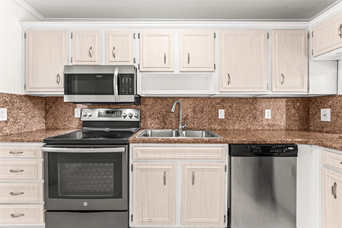 LIGHTHOUSE POINT PLAZA CO - Residential
