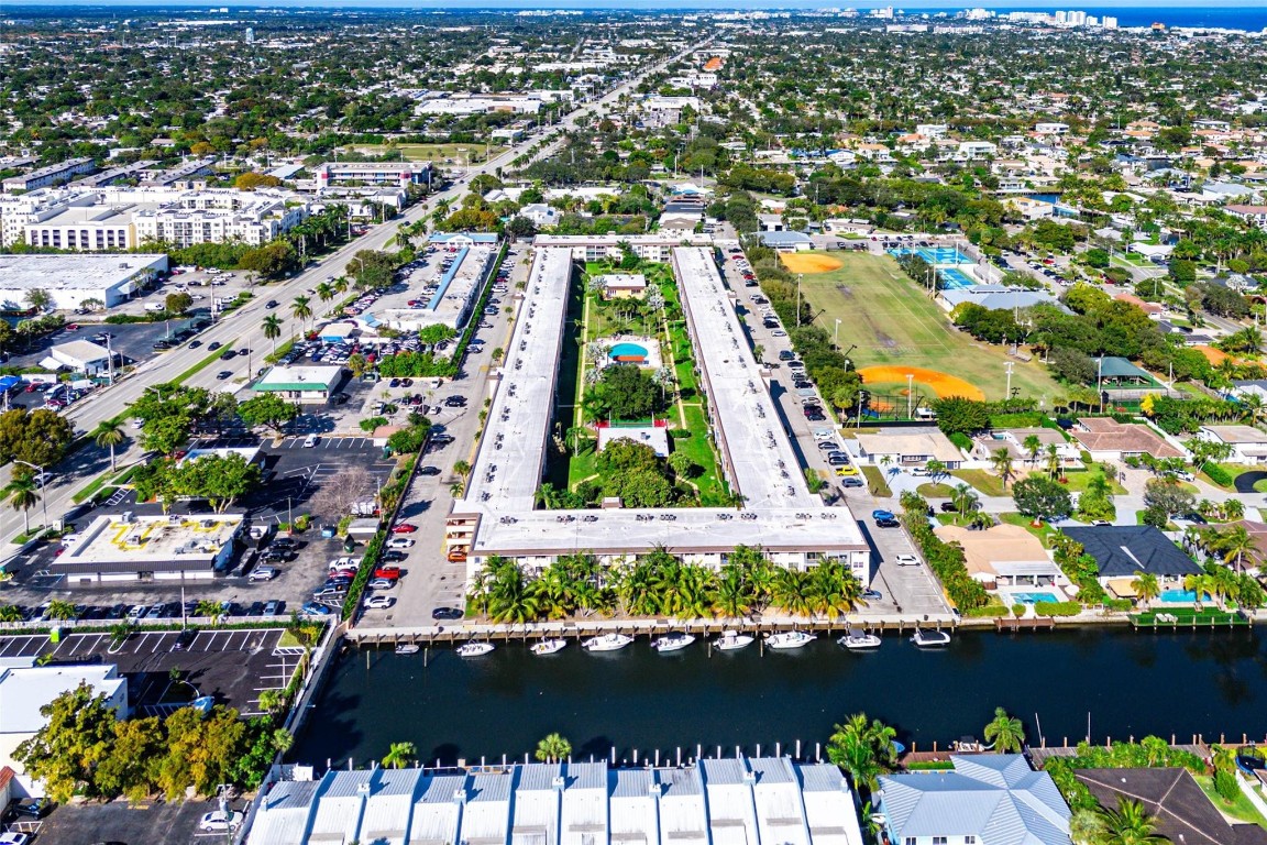 LIGHTHOUSE POINT PLAZA CO - Residential
