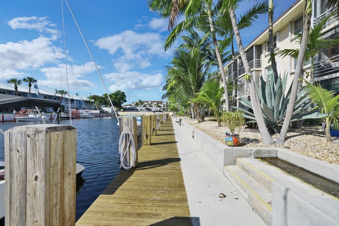 LIGHTHOUSE POINT PLAZA CO - Residential