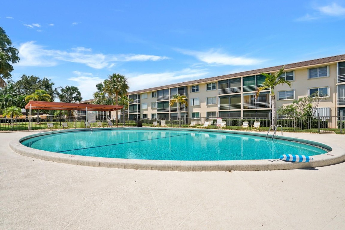 LIGHTHOUSE POINT PLAZA CO - Residential