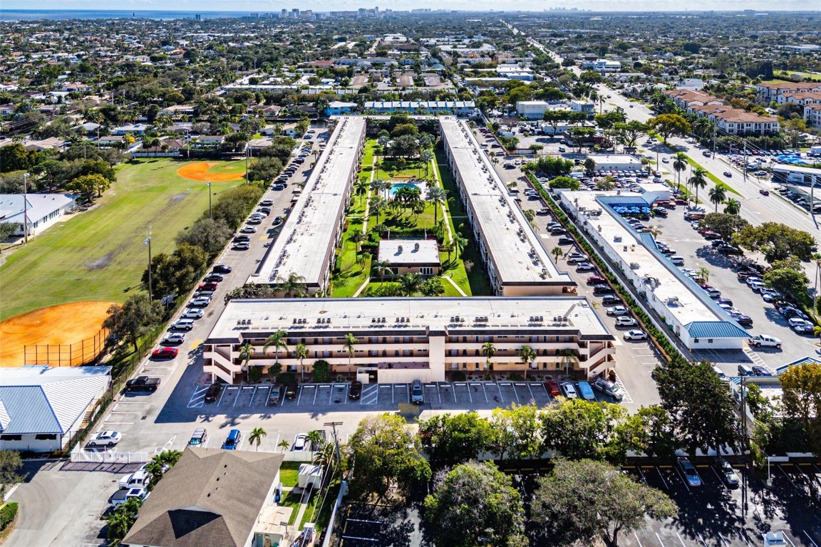 LIGHTHOUSE POINT PLAZA CO - Residential