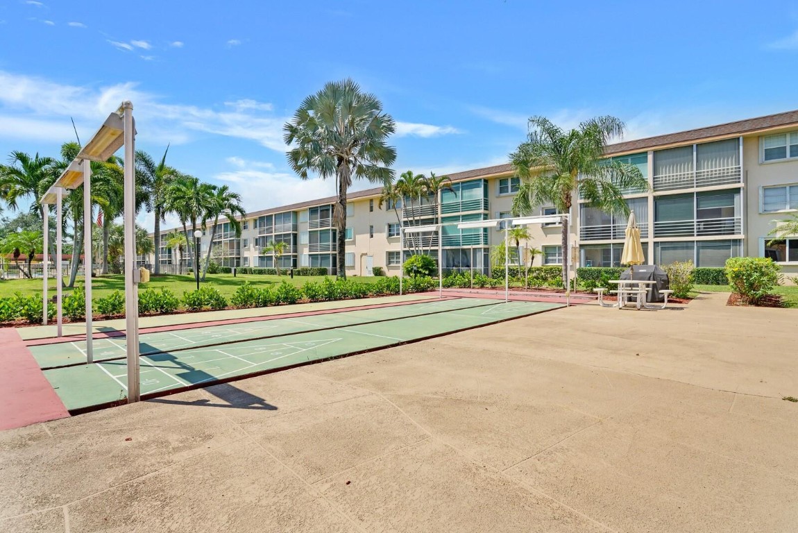 LIGHTHOUSE POINT PLAZA CO - Residential