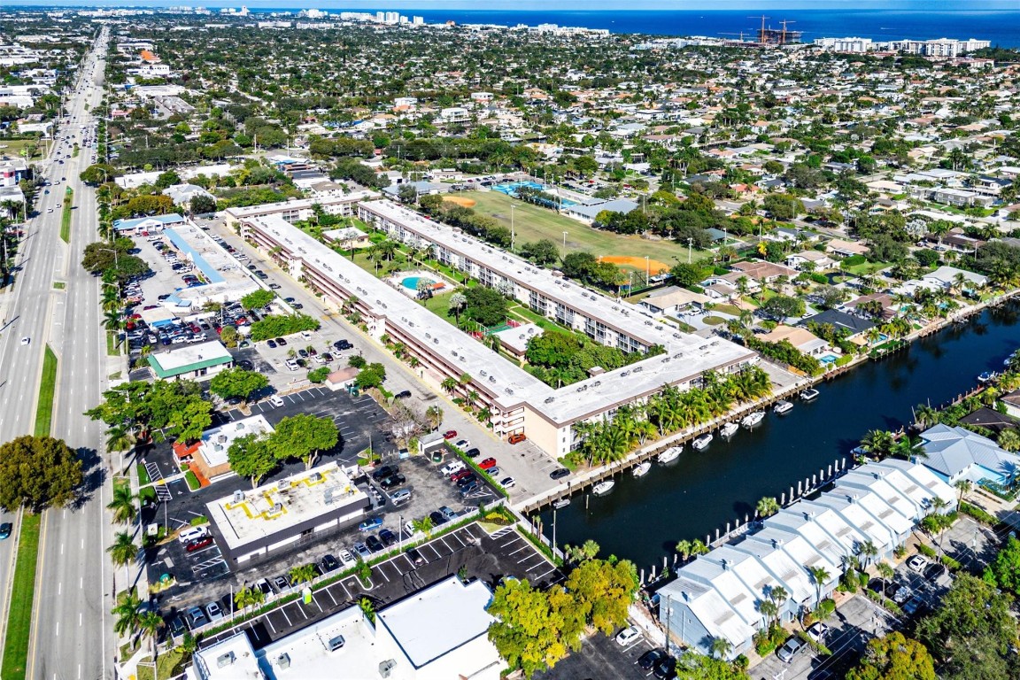 LIGHTHOUSE POINT PLAZA CO - Residential