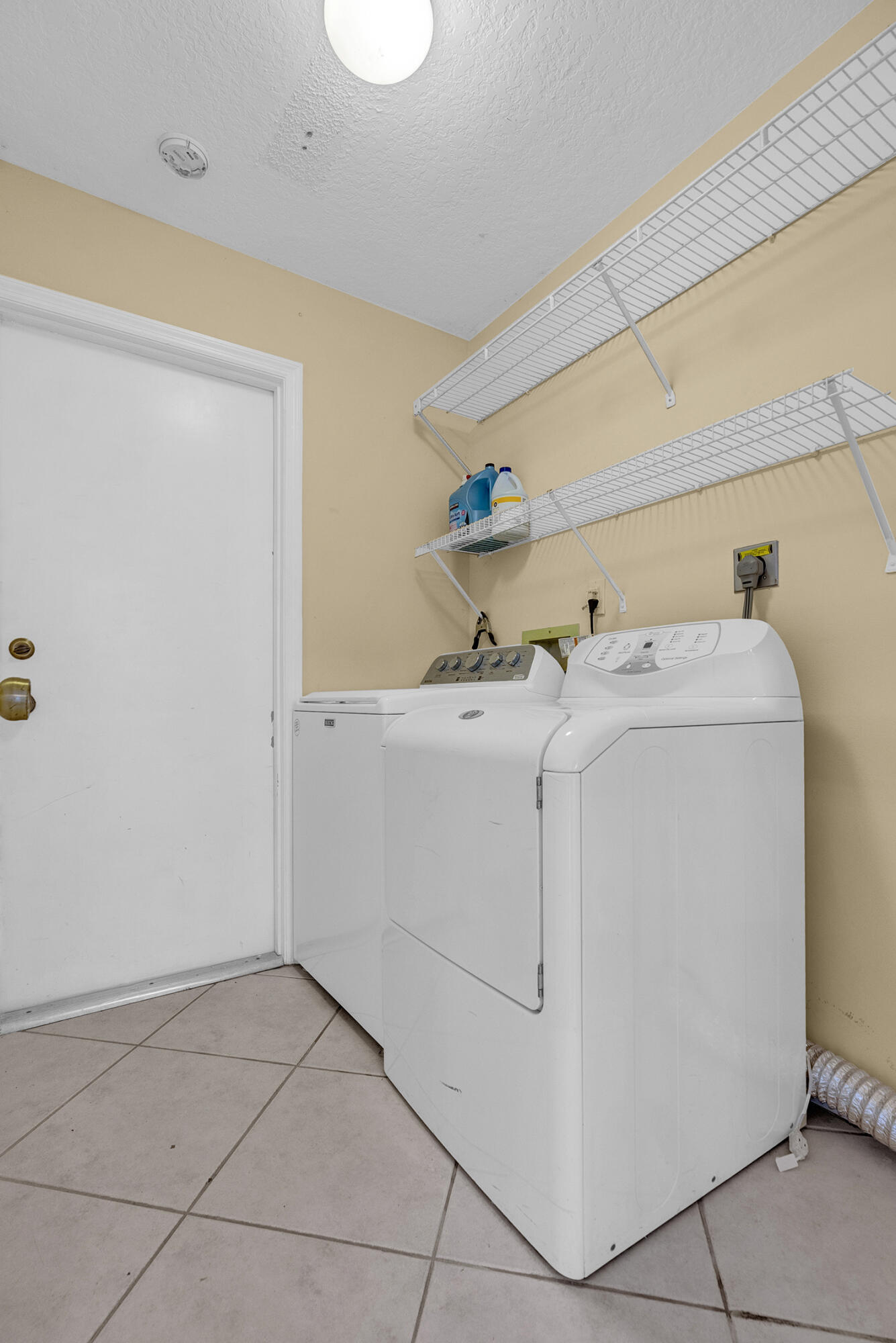 LA VIDA - Residential Lease