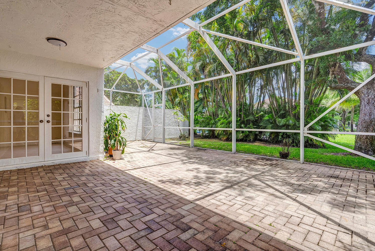 LA VIDA - Residential Lease