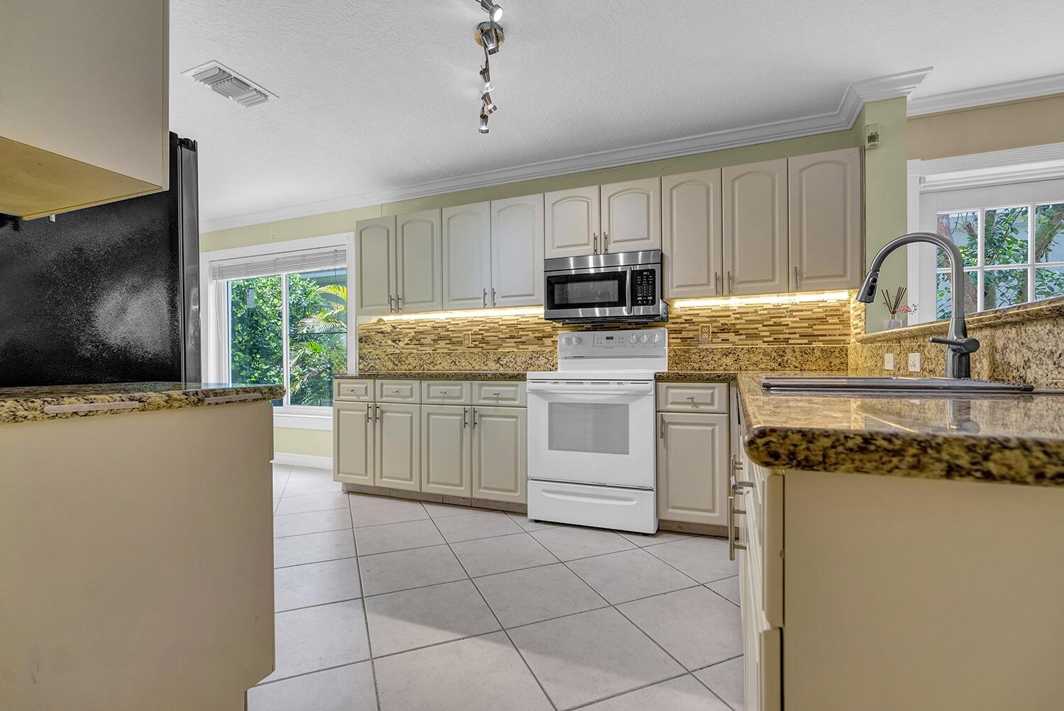 LA VIDA - Residential Lease