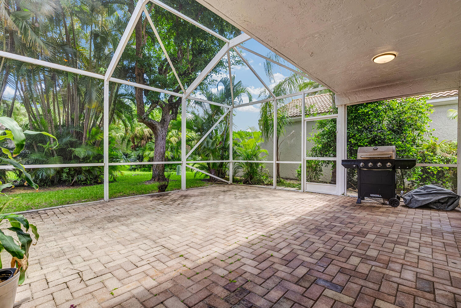 LA VIDA - Residential Lease