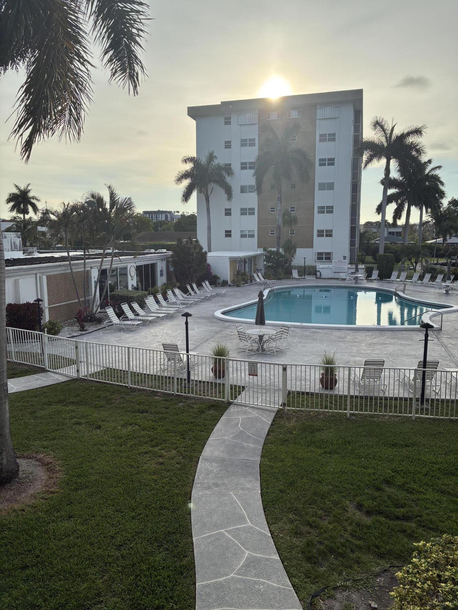RIVER SHORES CONDO - Residential