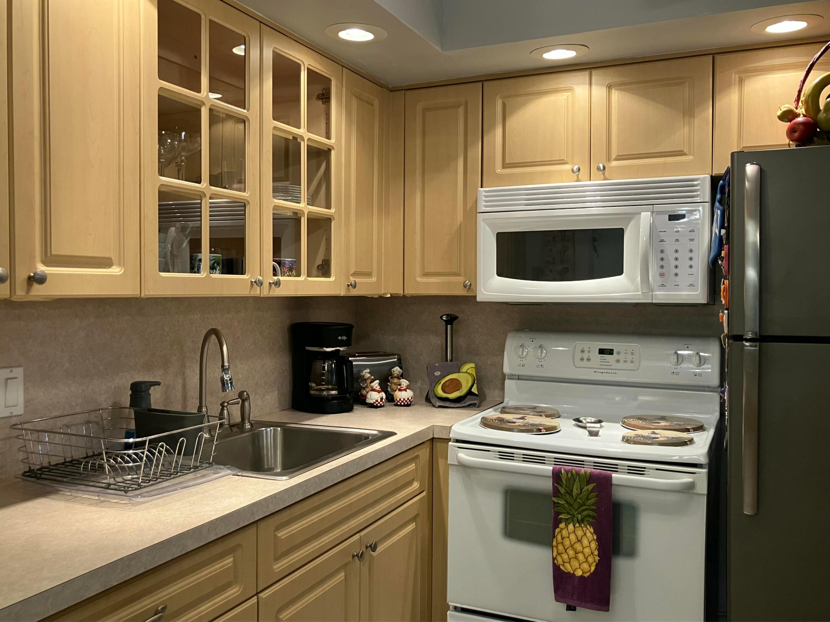 COME SEE THIS BEAUTIFUL 1 BEDROOM 1.5 BATH COMPLETELY FURNISHED APARTMENT IN A 55+ COMMUNITY.  IT IS A LOCATED IN THE FIRST FLOOR WITH A HUGE ENCLOSED PATIO. THE COMMUNITY OFFERS FULL RESORT AMENITIES.  CLOSE TO SHOPS, RESTAURANTS AND EXPRESSWAYS.  BRAND NEW A/C.  
COME AND ENJOY ALL OF SOUTH FLORIDA LIVING IN THIS BEAUTIFUL APARTMENT.