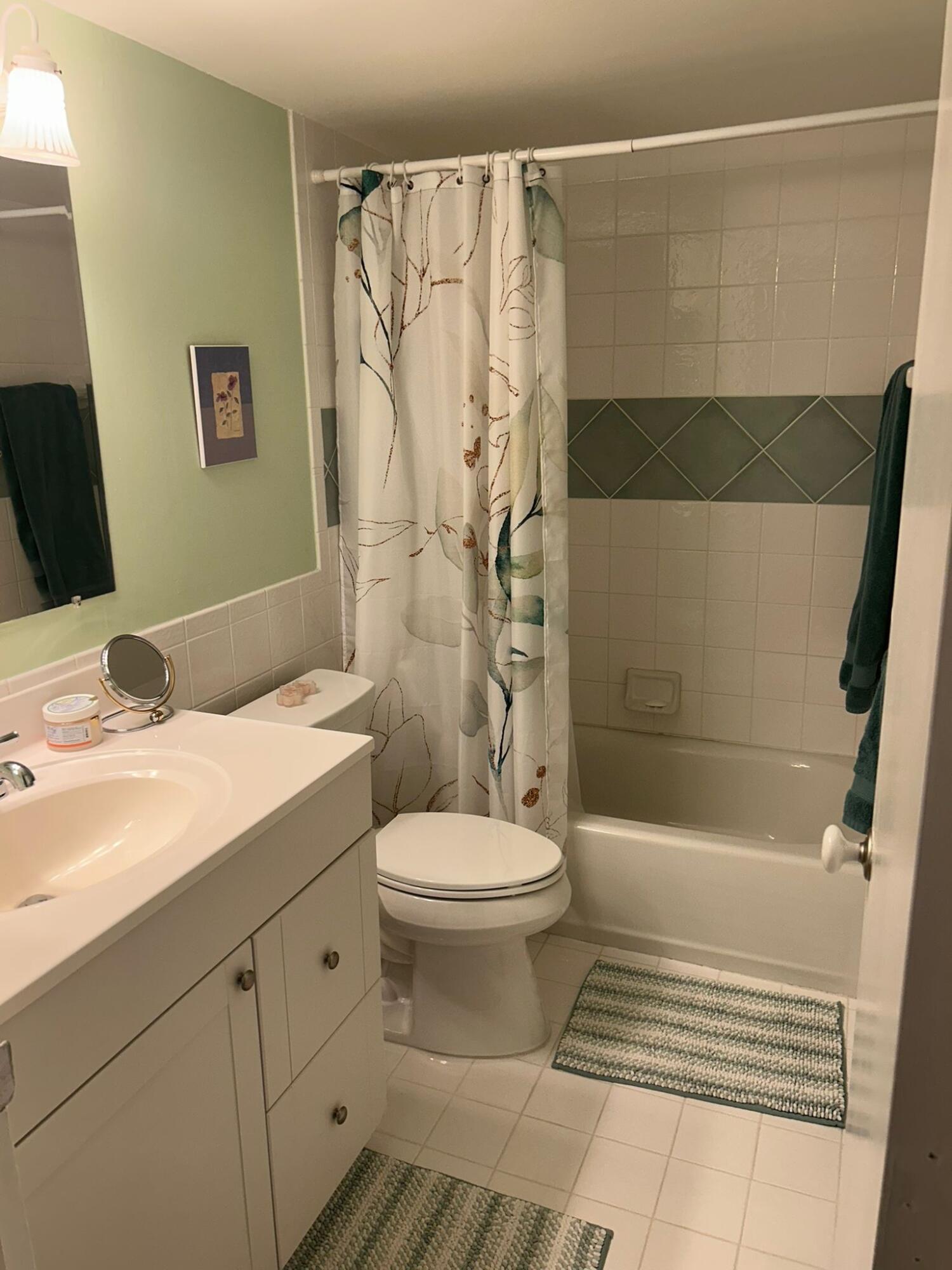 BANYAN COURTS CONDO - Residential Lease