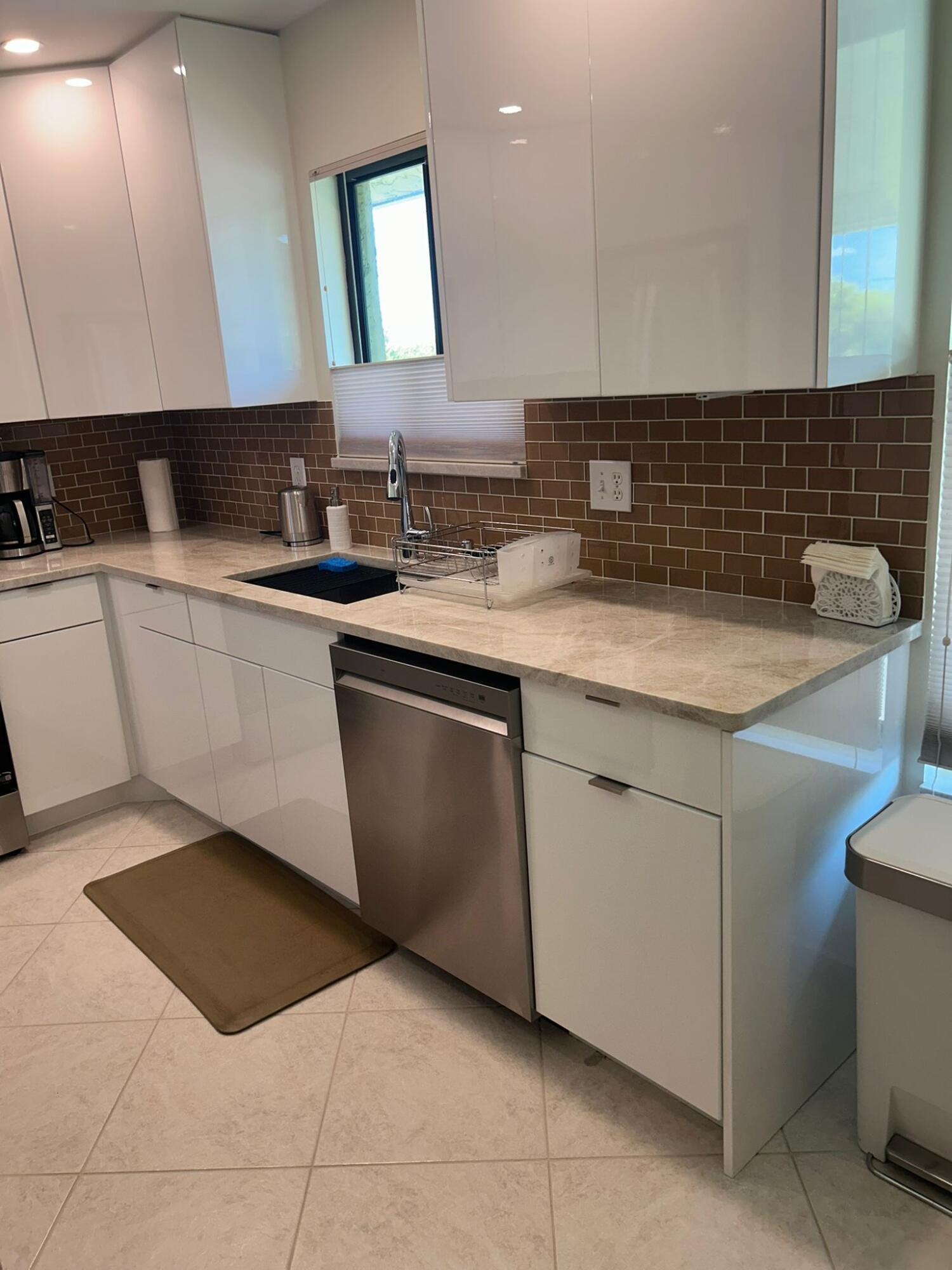 BANYAN COURTS CONDO - Residential Lease