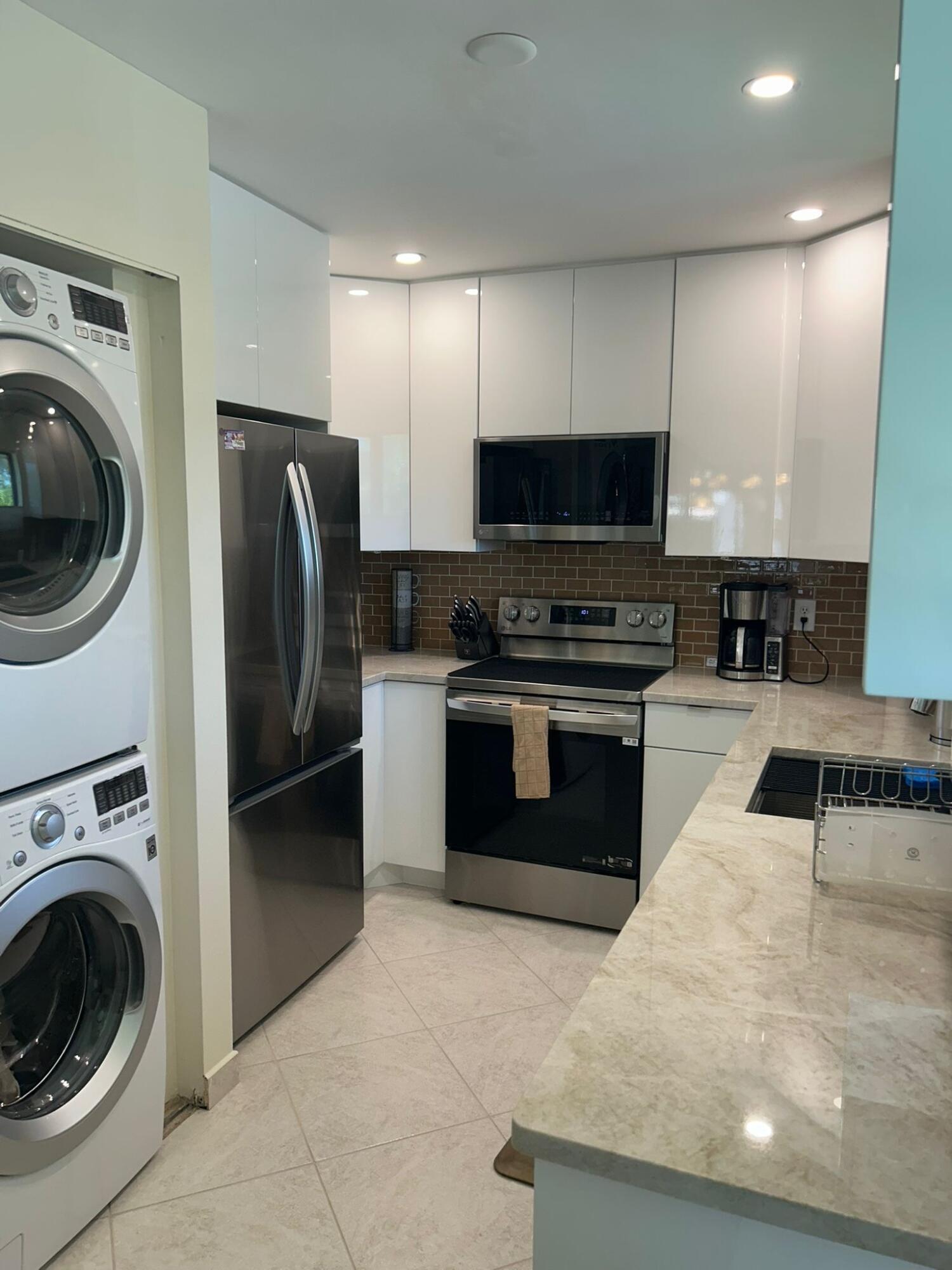 BANYAN COURTS CONDO - Residential Lease