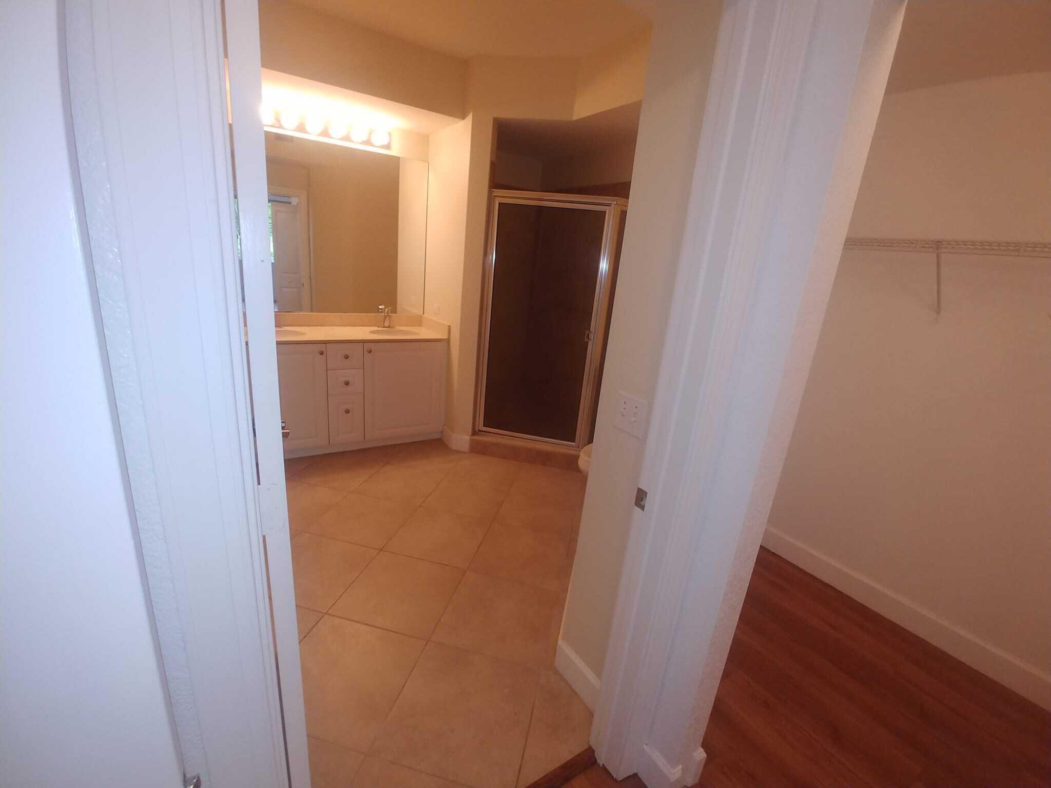 VIZCAYA LAKES CONDO - Residential Lease