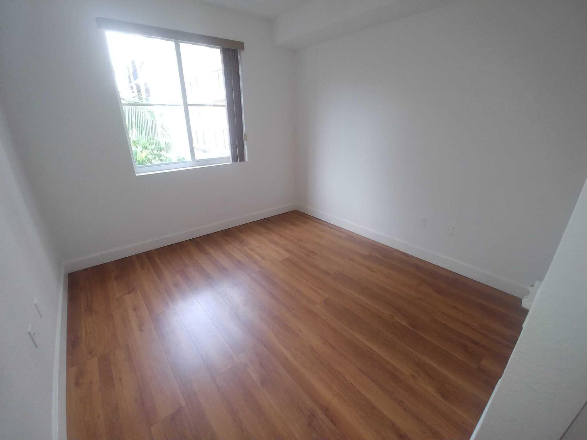 VIZCAYA LAKES CONDO - Residential Lease