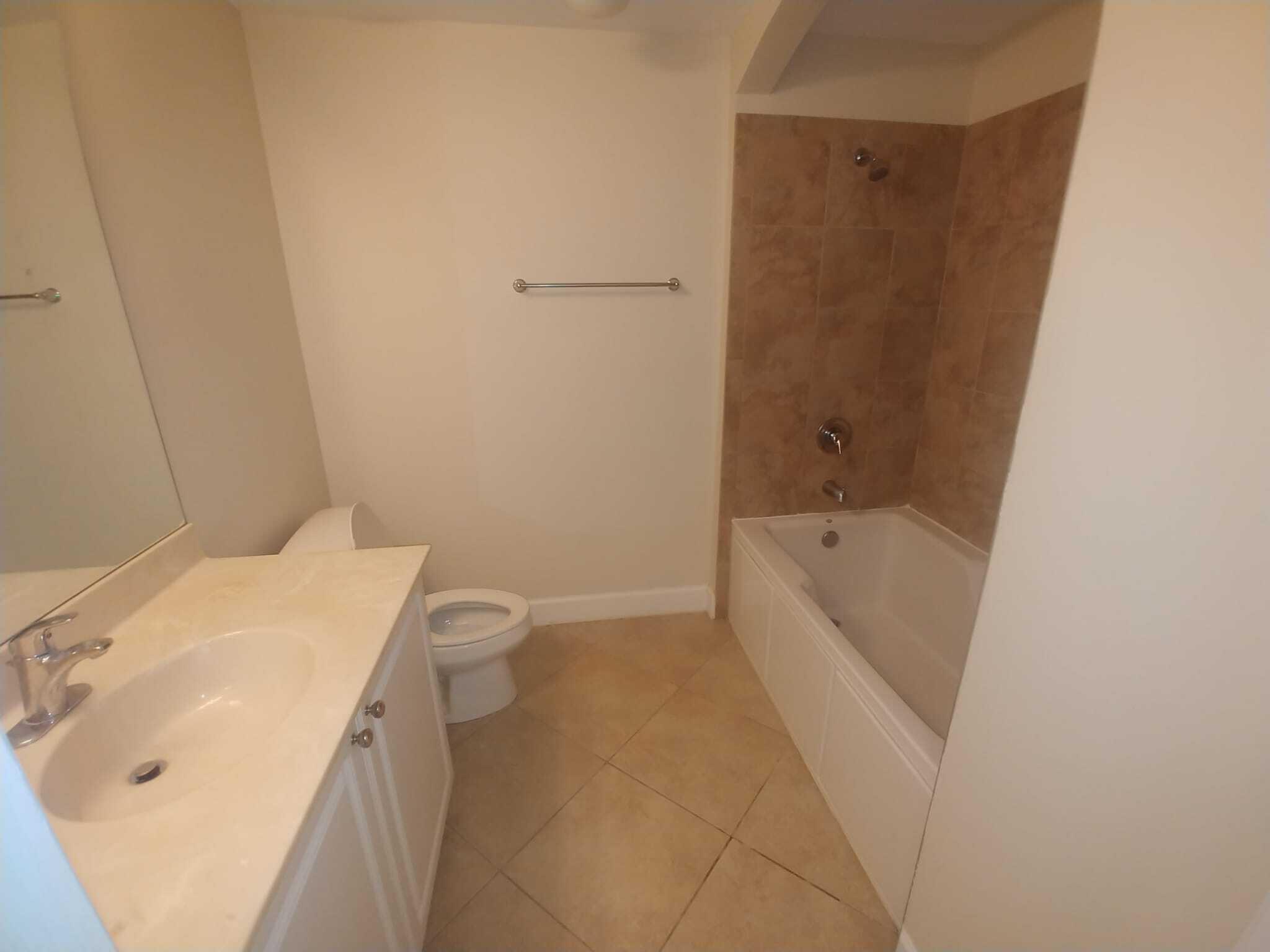 VIZCAYA LAKES CONDO - Residential Lease