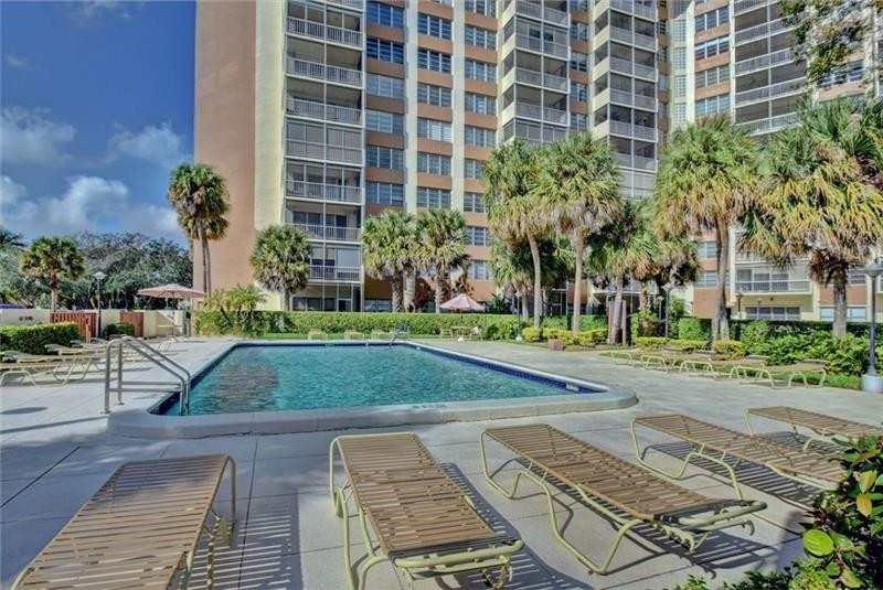 COUNTRY CLUB TOWER OF CORAL - Residential