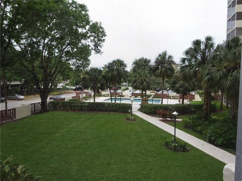 COUNTRY CLUB TOWER OF CORAL - Residential