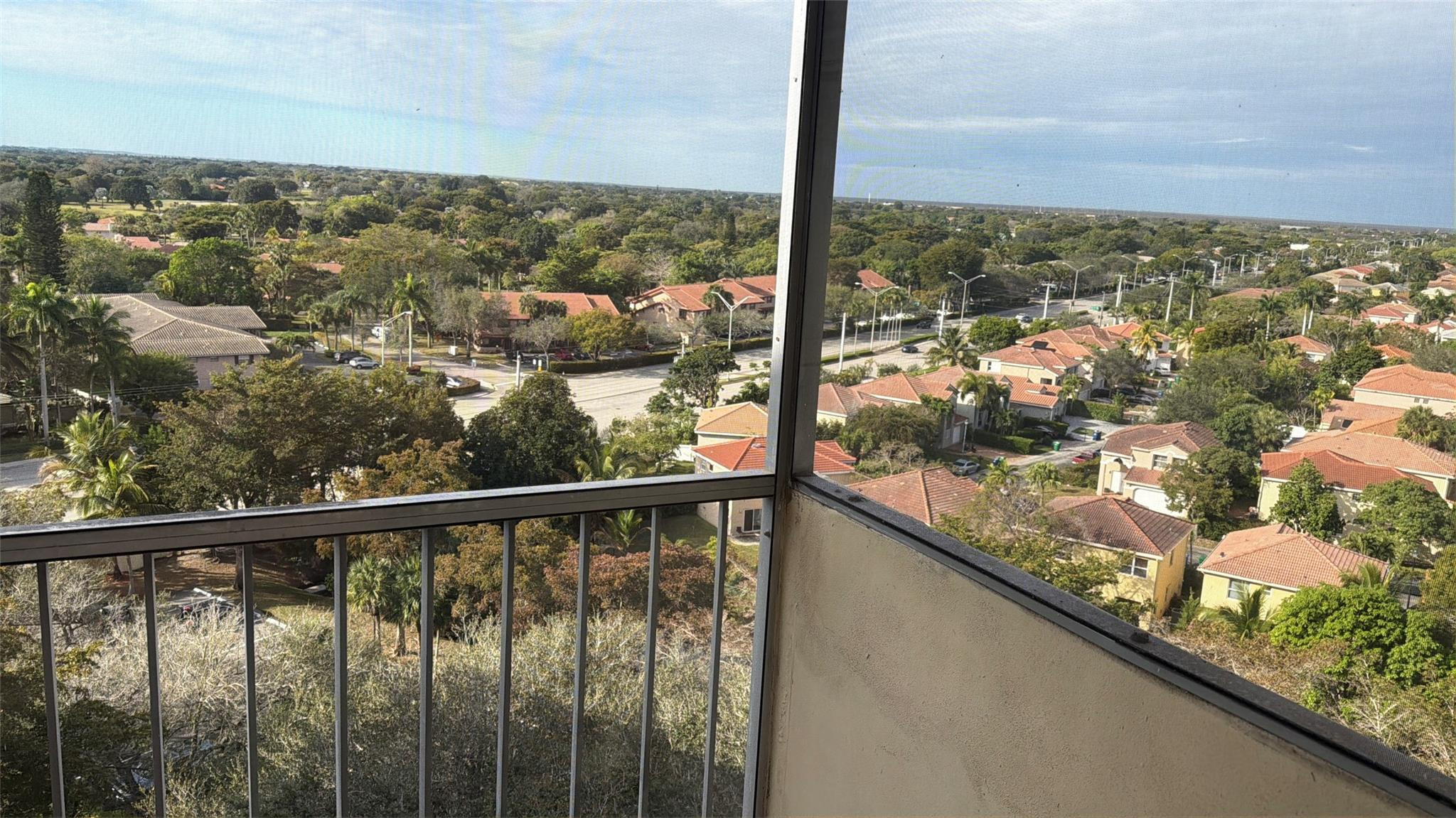 COUNTRY CLUB TOWER OF CORAL - Residential