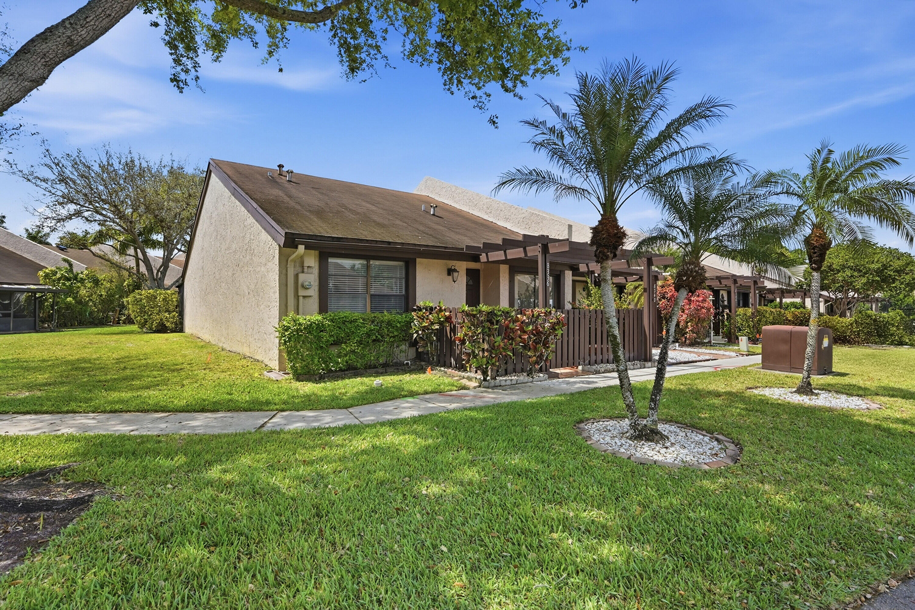 MAPLELEAF PATIO VILLAS AT - Residential