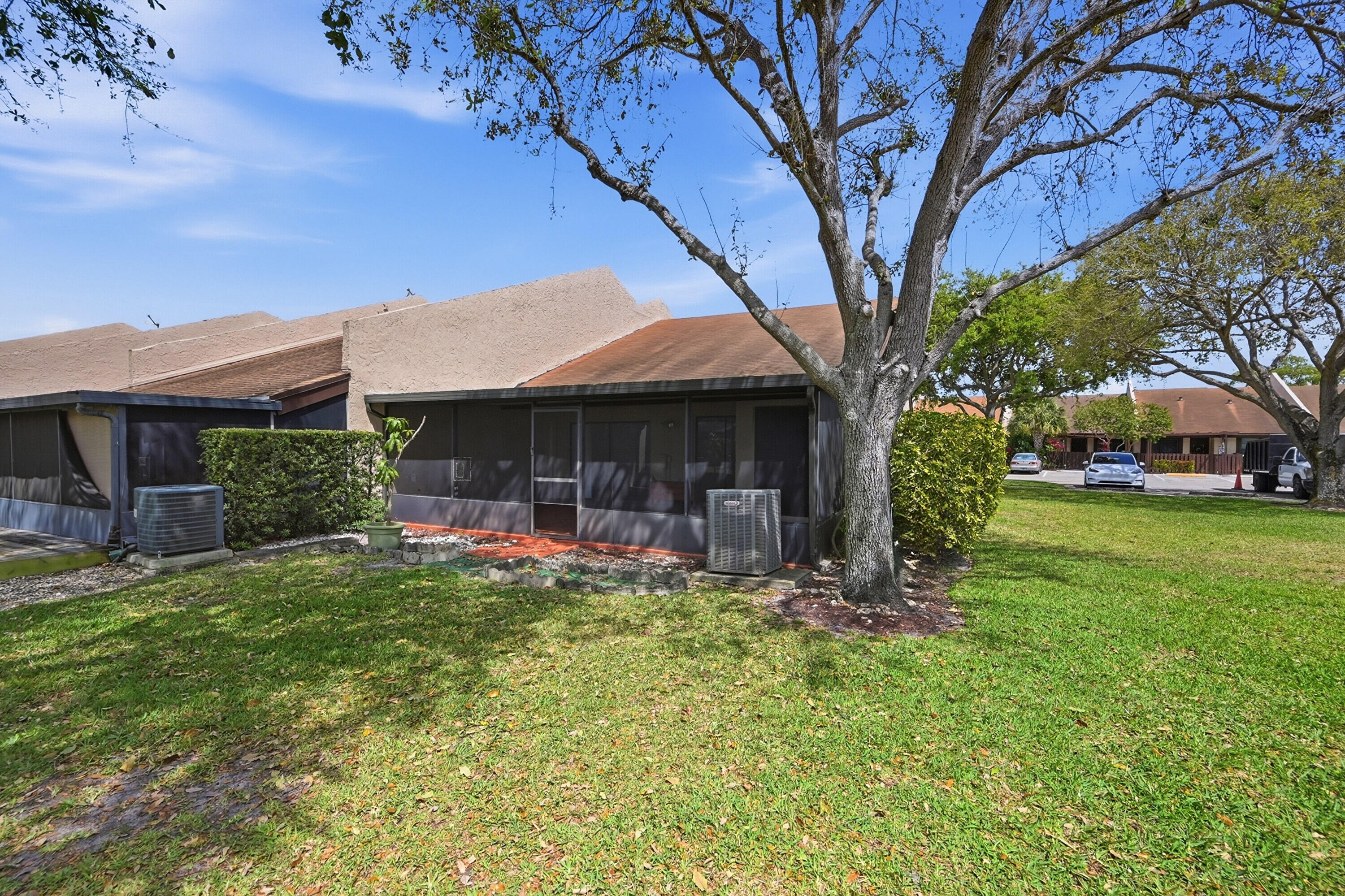 MAPLELEAF PATIO VILLAS AT - Residential