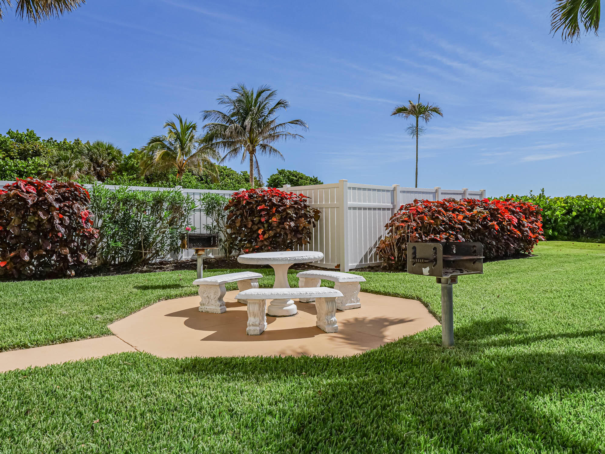 SEA PALMS CONDOMINIUM - Residential Lease