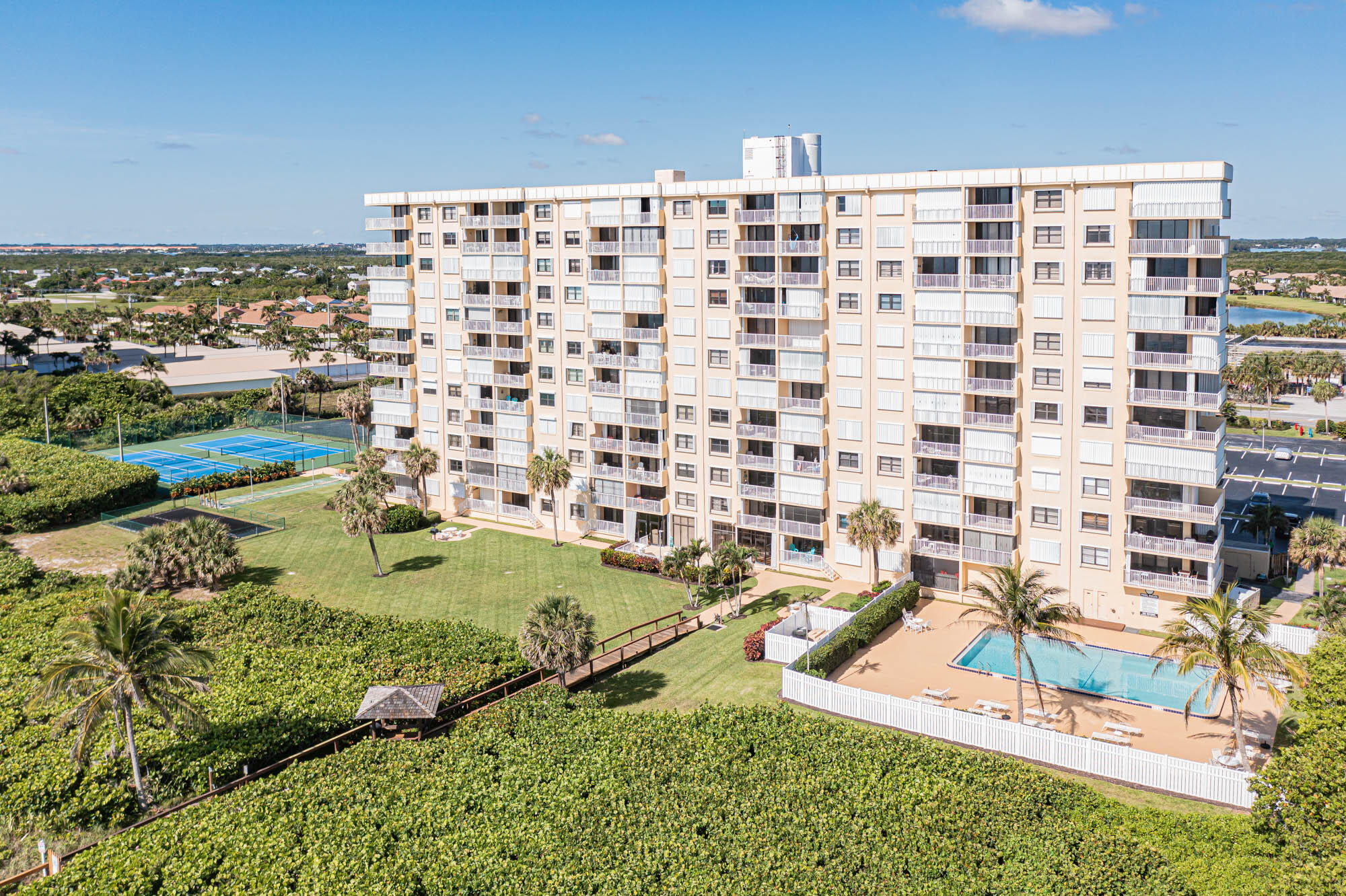 SEA PALMS CONDOMINIUM - Residential Lease