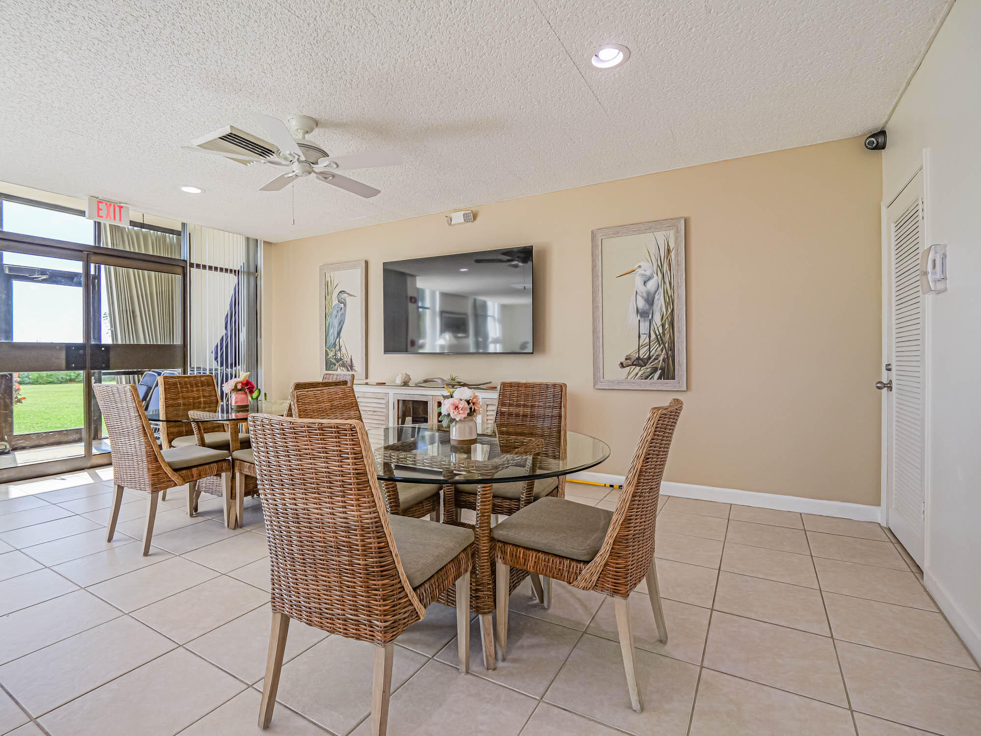 SEA PALMS CONDOMINIUM - Residential Lease