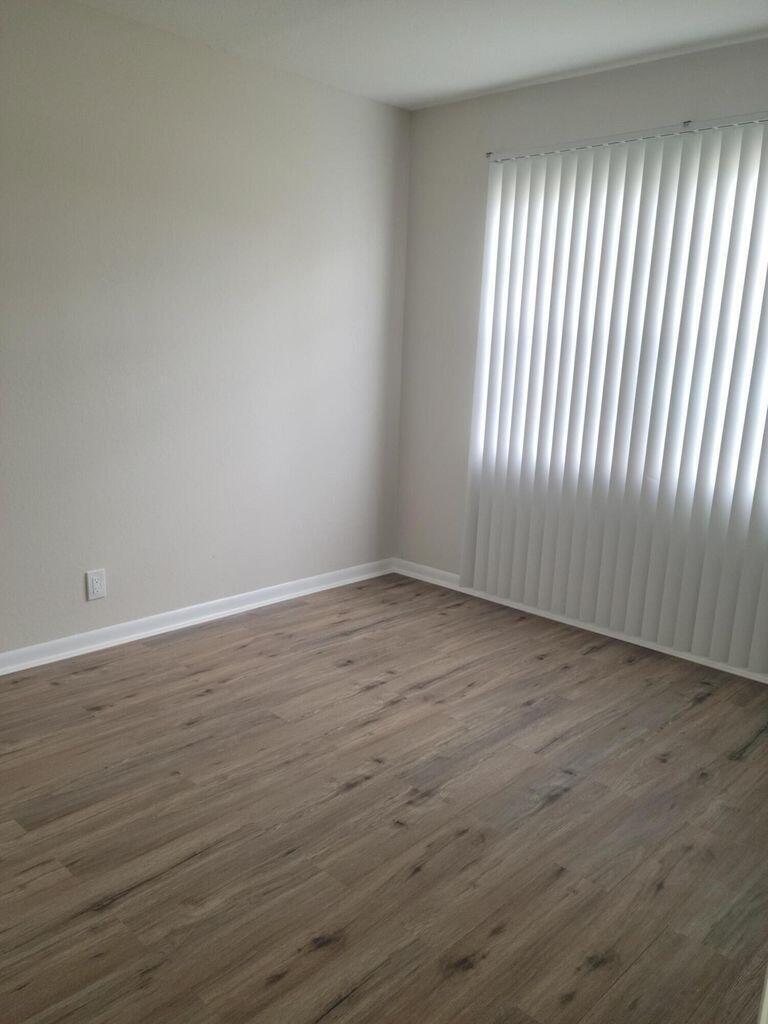 MIDPORT PLACE II, A CONDOMINIUM - Residential Lease