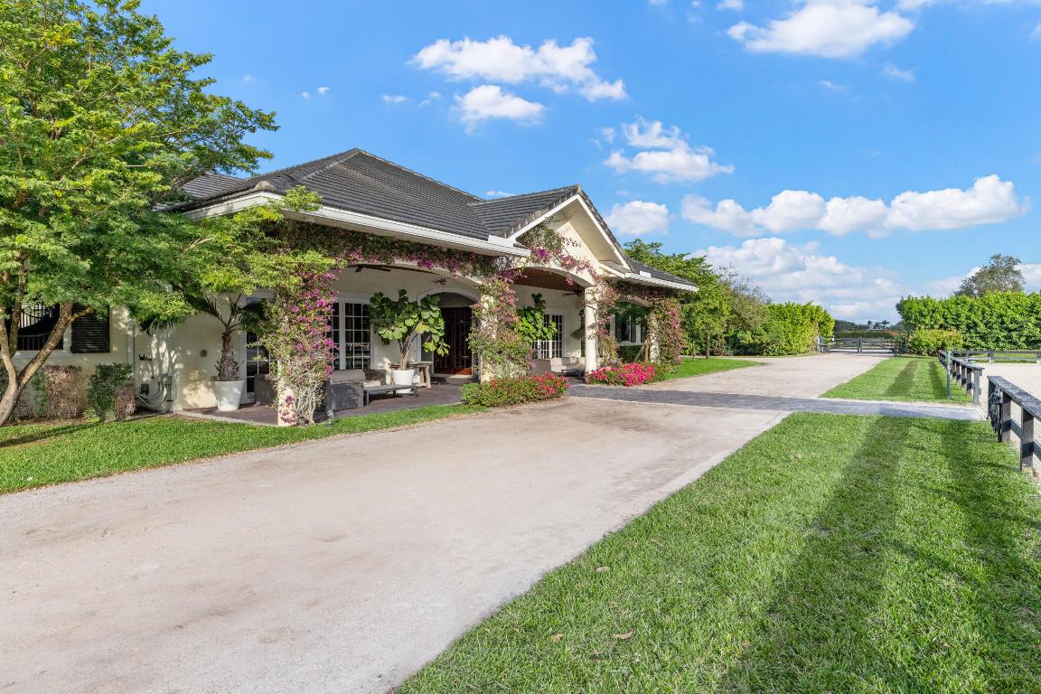 SADDLE CLUB OF WELLINGTON - Residential
