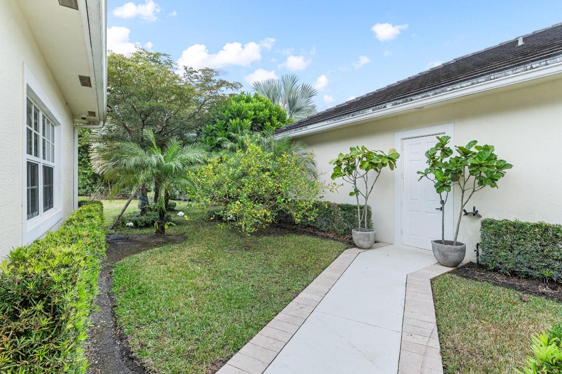 SADDLE CLUB OF WELLINGTON - Residential