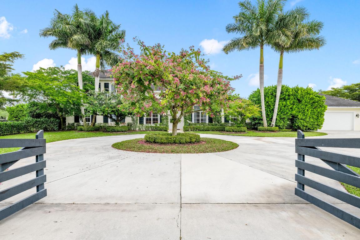 SADDLE CLUB OF WELLINGTON - Residential