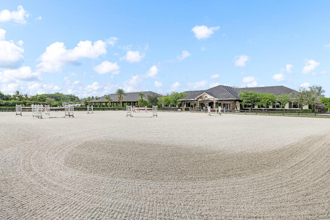 SADDLE CLUB OF WELLINGTON - Residential