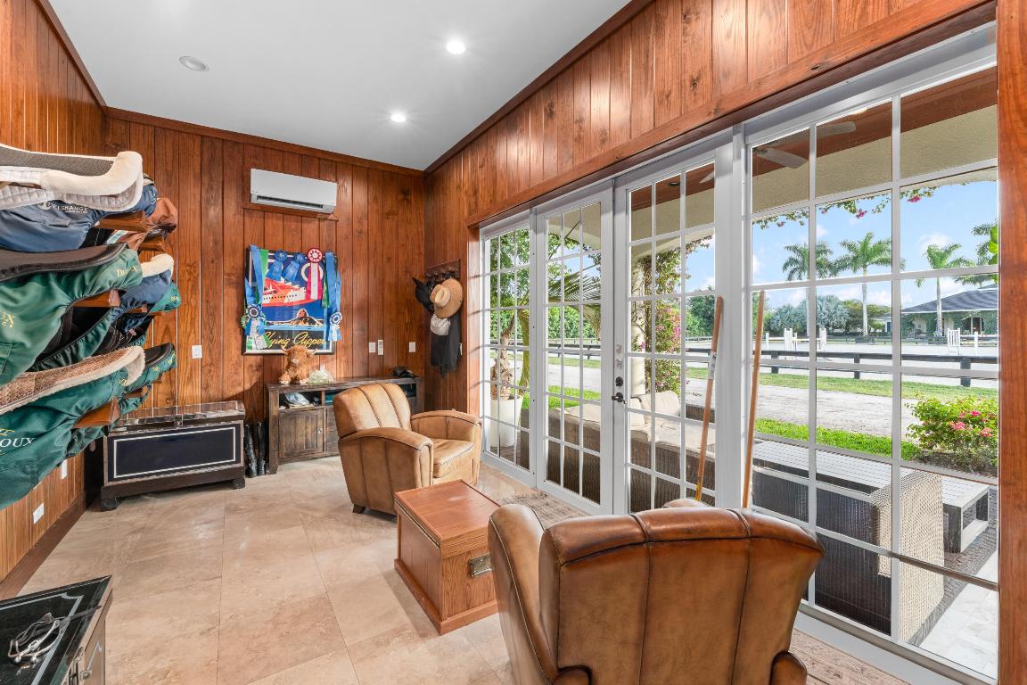 SADDLE CLUB OF WELLINGTON - Residential