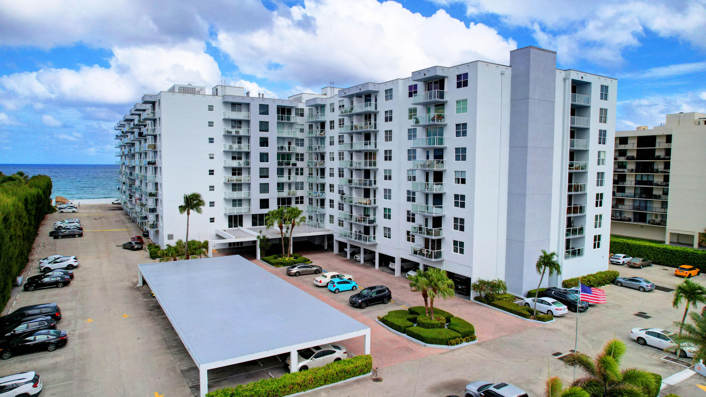 PATRICIAN OF PALM BEACH COND 35-44-43, N 275 FT OF - Residential Lease