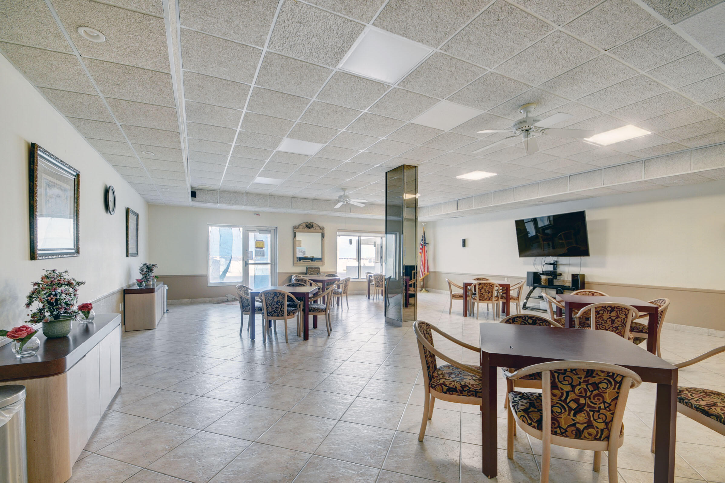 PATRICIAN OF PALM BEACH COND 35-44-43, N 275 FT OF - Residential Lease