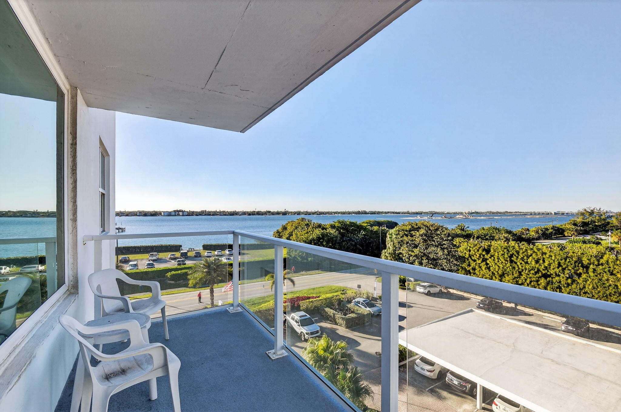 PATRICIAN OF PALM BEACH COND 35-44-43, N 275 FT OF - Residential Lease
